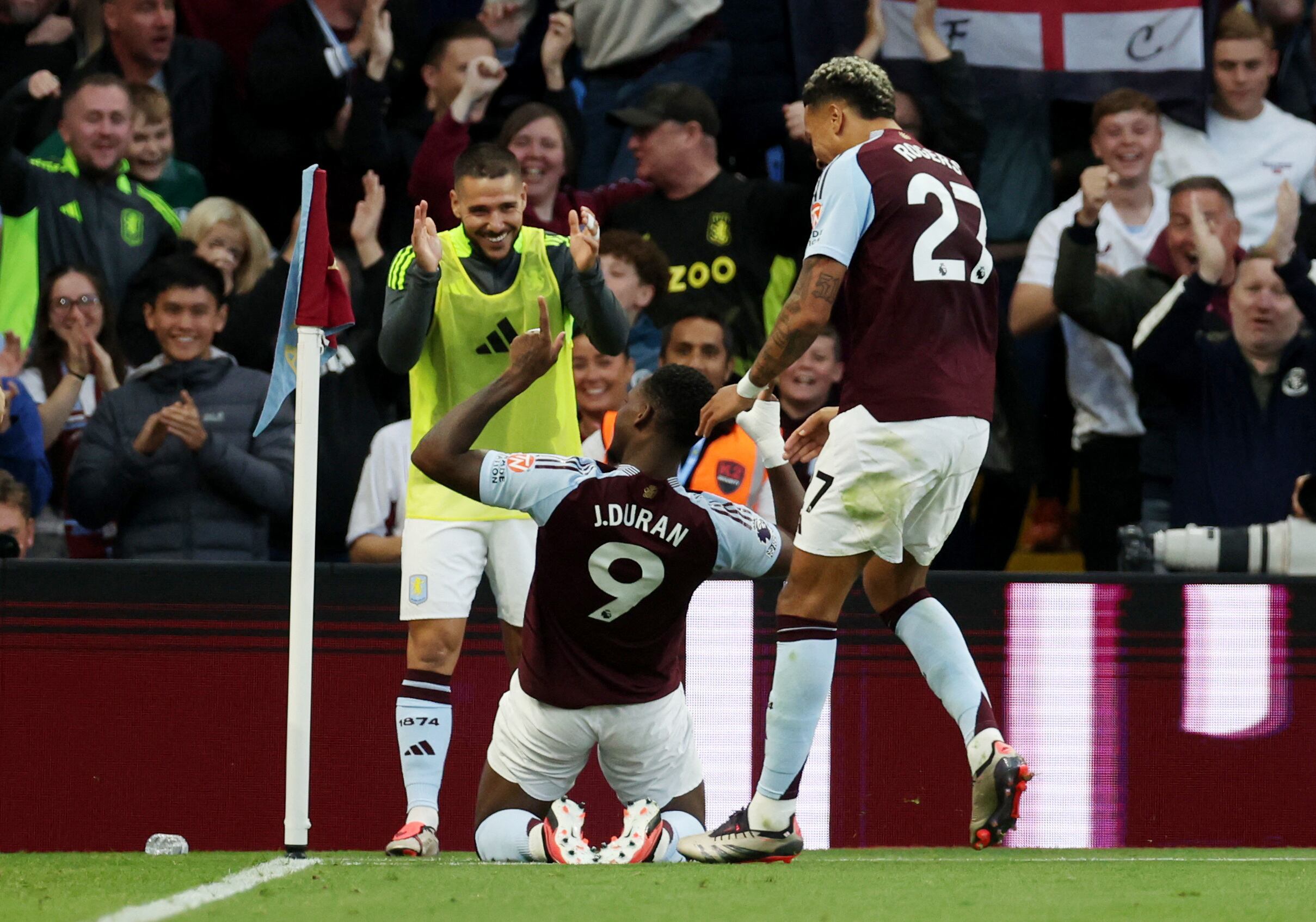 El momento donde Durán anota el tercer gol ante Everton el 14 de septiembre de 2024 en el Villa Park - crédito Chris Radburn / REUTERS