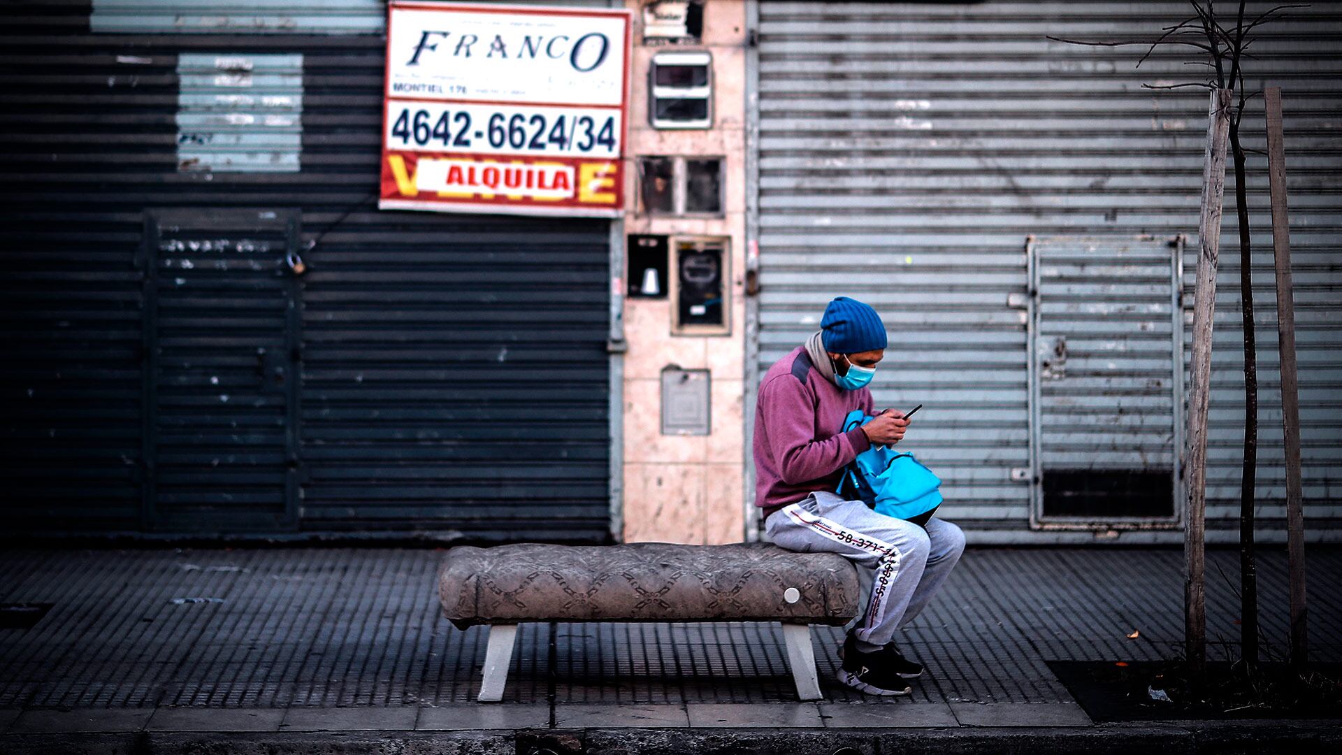 Las dos principales medidas del gobierno argentino para mitigar la pandemia fueron la cuarentena de la población (ASPO) y el Distanciamiento Social Preventivo y Obligatorio (DiSPO) (EFE/ Juan Ignacio Roncoroni)
