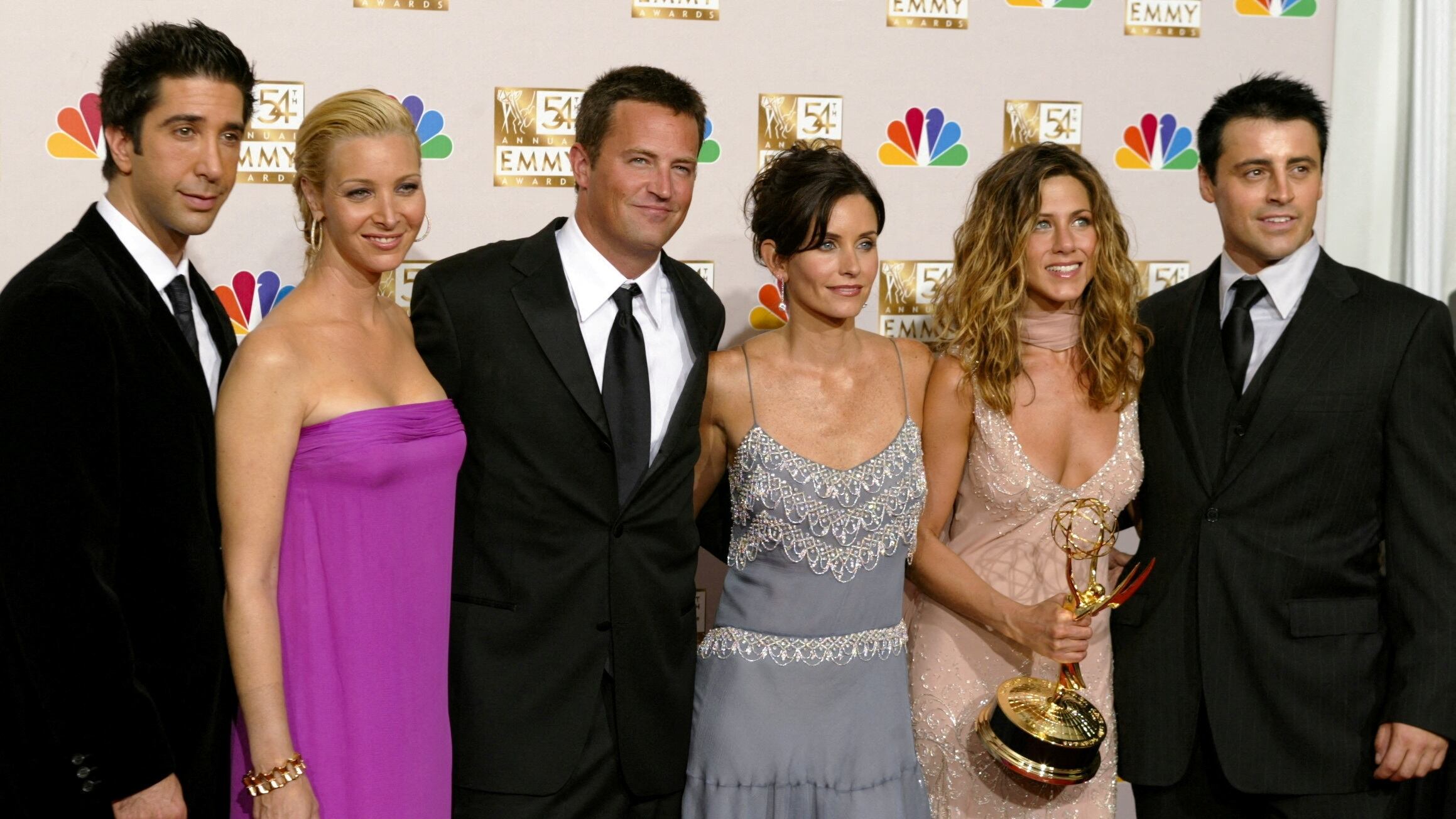 FILE PHOTO: David Schwimmer, Lisa Kudrow, Matthew Perry, Courteney Cox Arquette, Jennifer Aniston and Matt LeBlanc of "Friends", appear in the photo room at the 54th annual Emmy Awards in Los Angeles, U.S., September 22, 2002. REUTERS/Mike Blake/File Photo