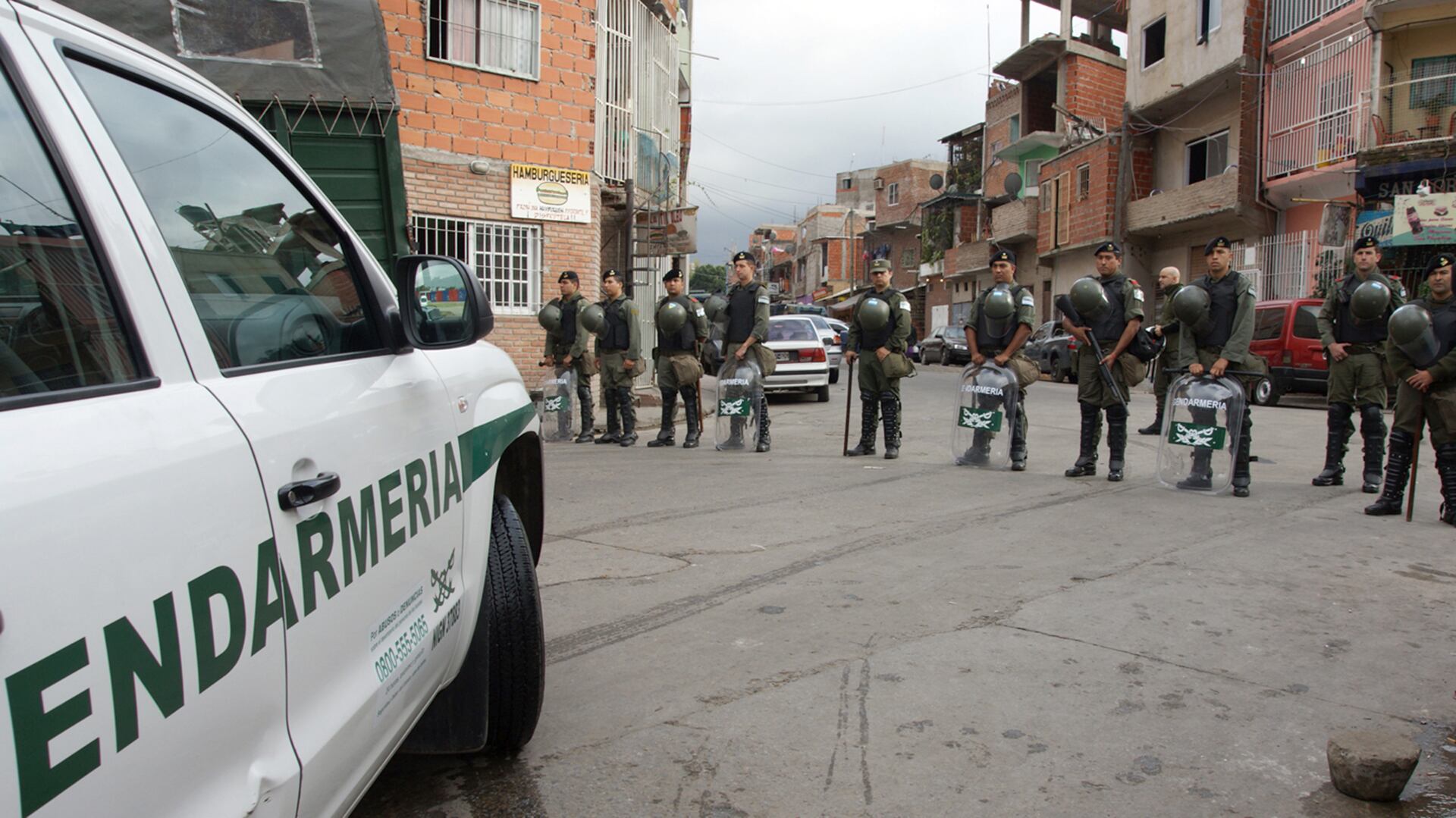 Al detenido se le secuestró un arma de fuego y dinero en efectivo (Télam)