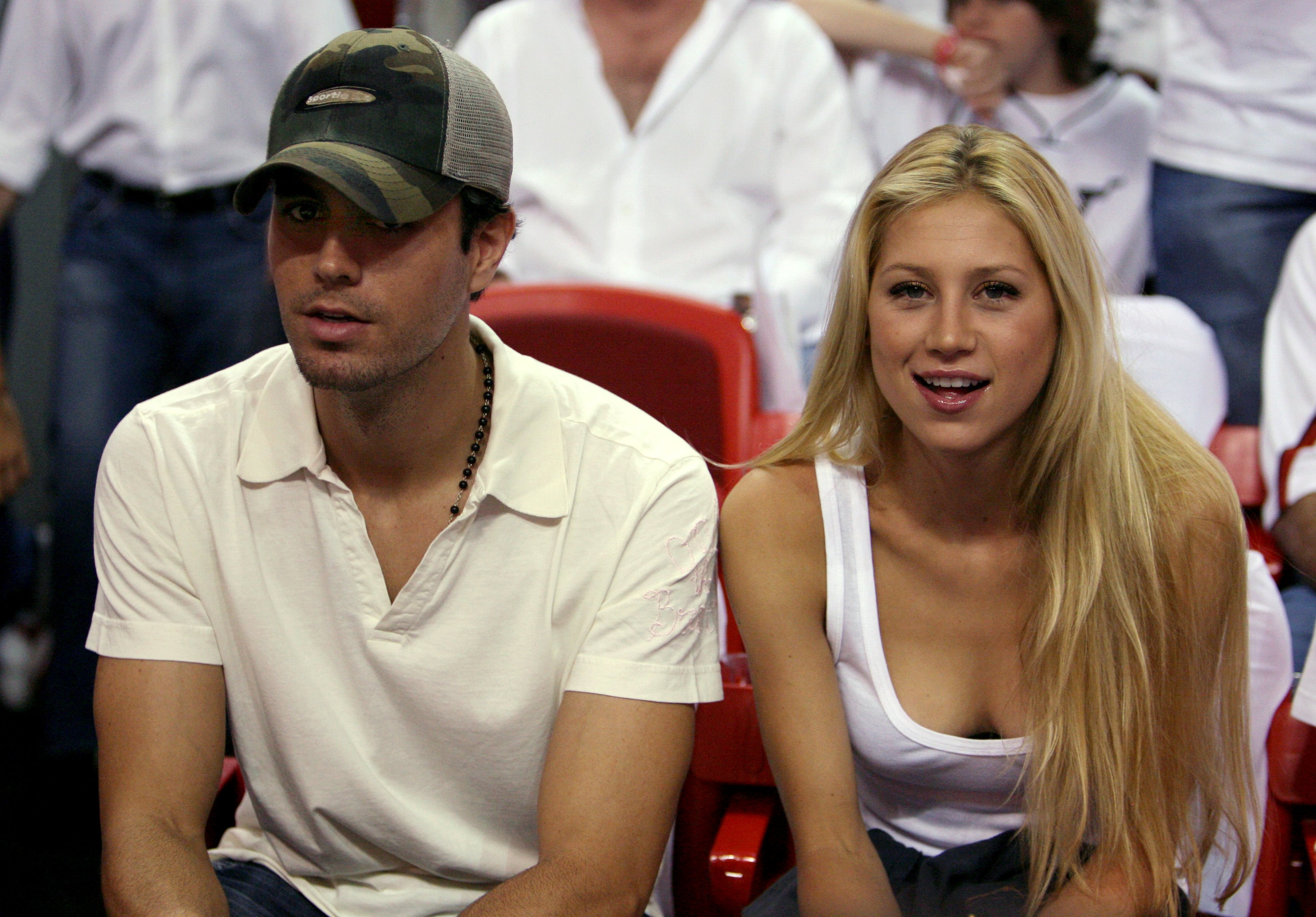 El cantante español está casado con la tenista Anna Kournikova, quien también acumula una importante fortuna. (Lucy Nicholson/ Reuters)