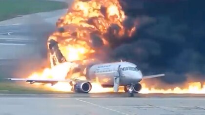La tragedia del vuelo SU1492, el avión que se convirtió en una bola de fuego