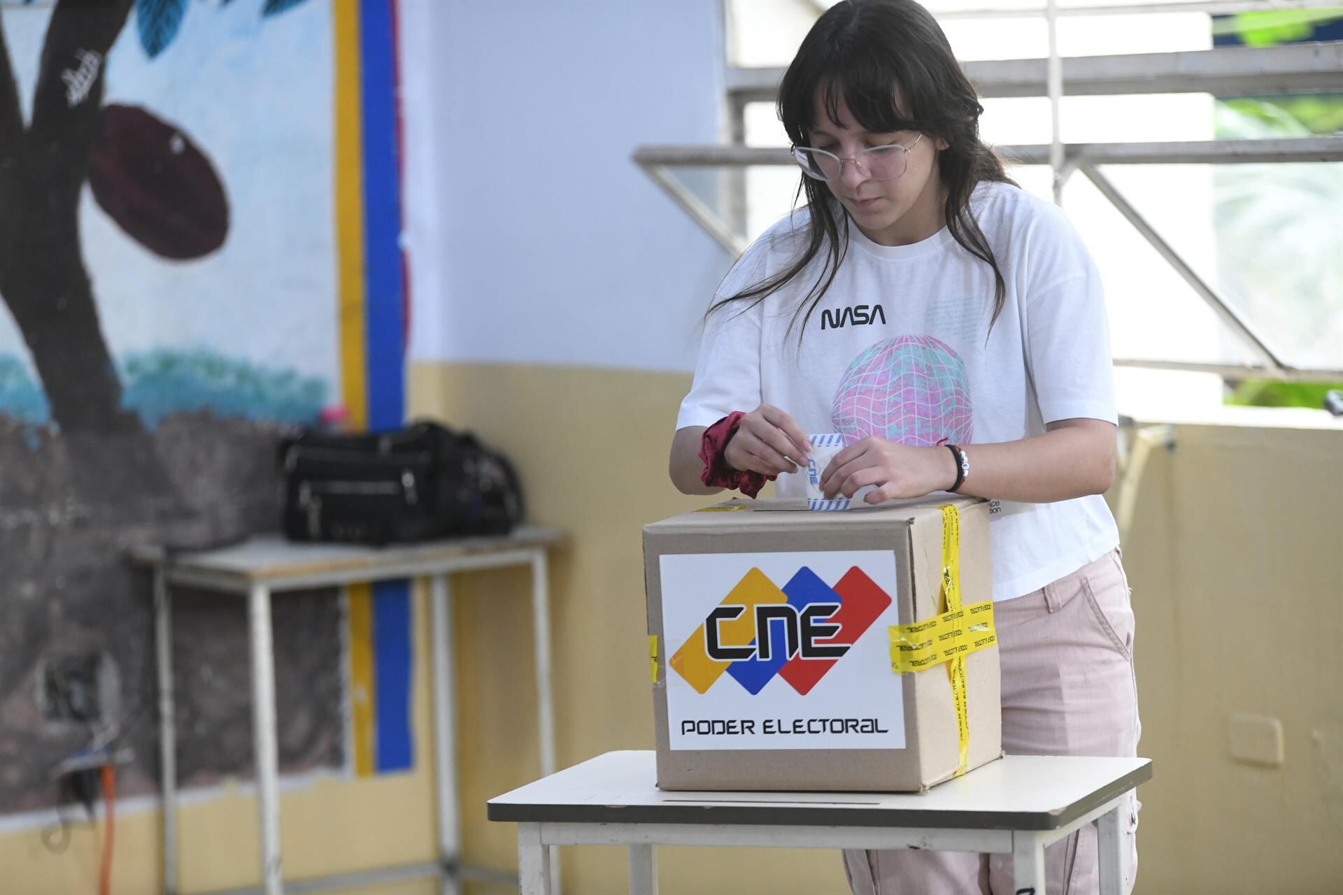 El Centro Carter muestra las supuestas actas electorales venezolanas durante un acto de la OEA