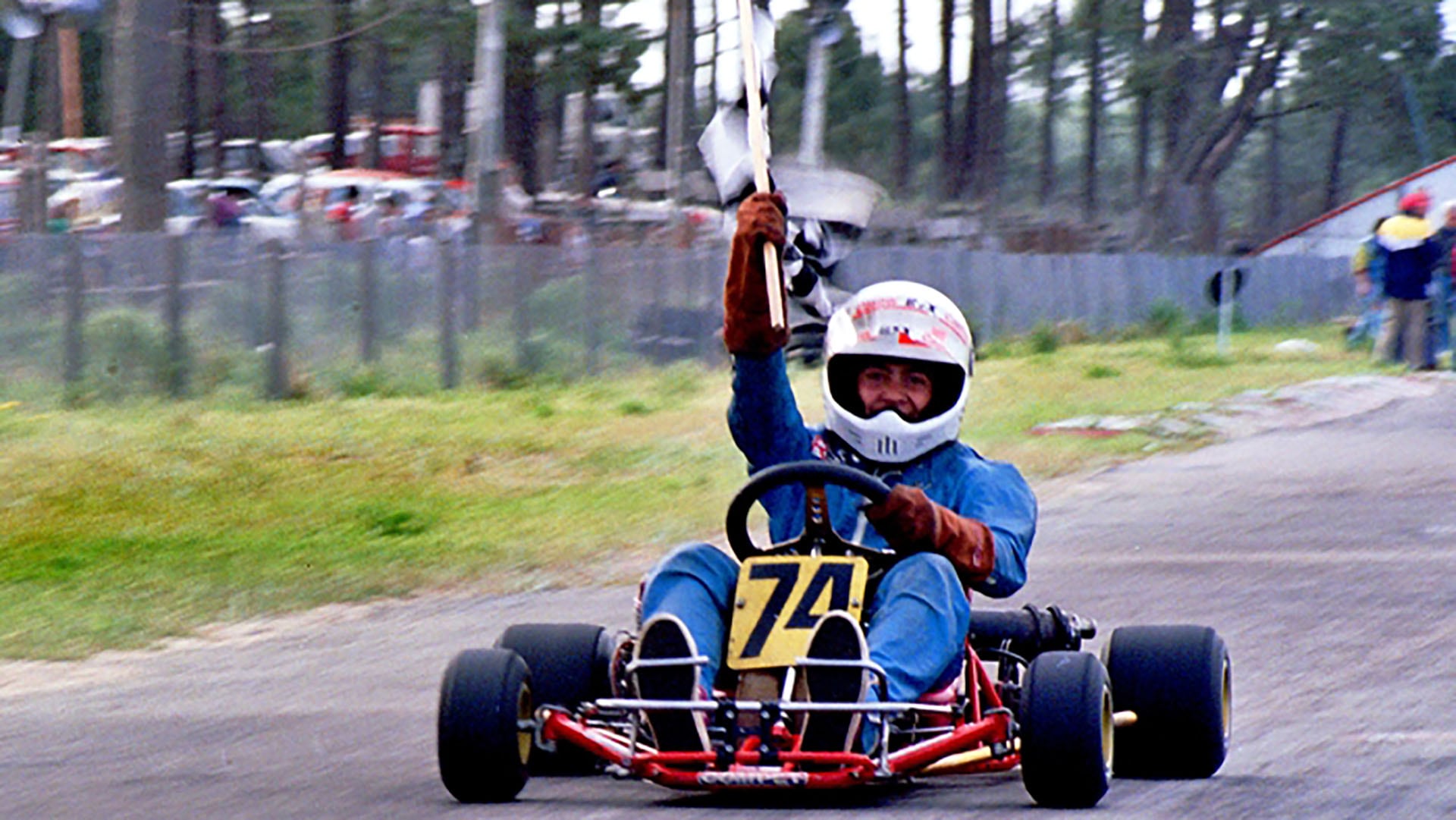 A pura sonrisa sobre el karting, una de sus grandes pasiones 