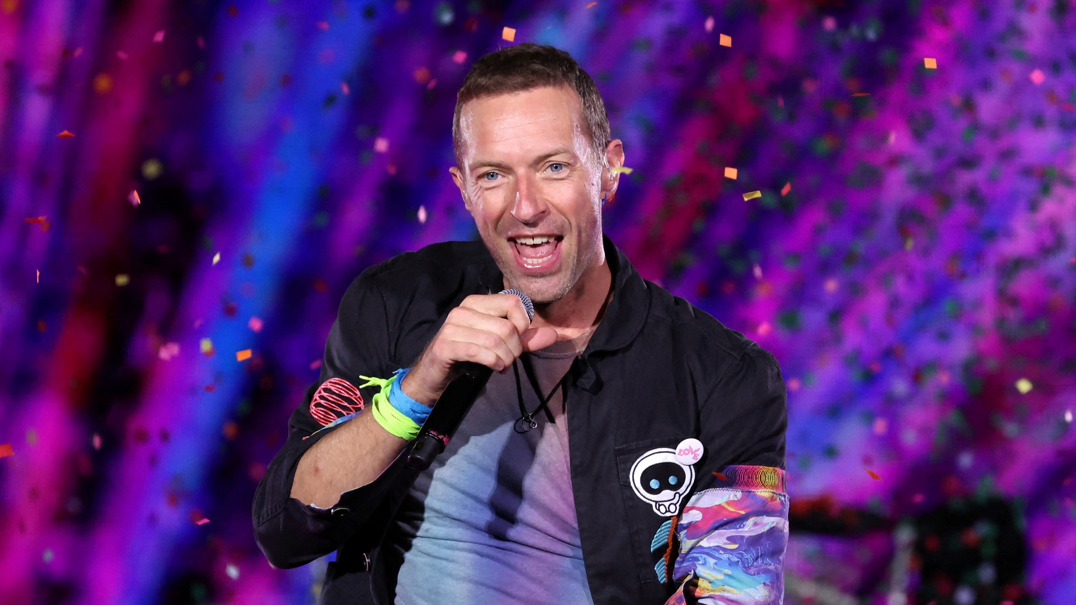 Singer Chris Martin of the band Coldplay performs at Rose Bowl Stadium in Pasadena, California, U.S., September 30, 2023. REUTERS/Mario Anzuoni