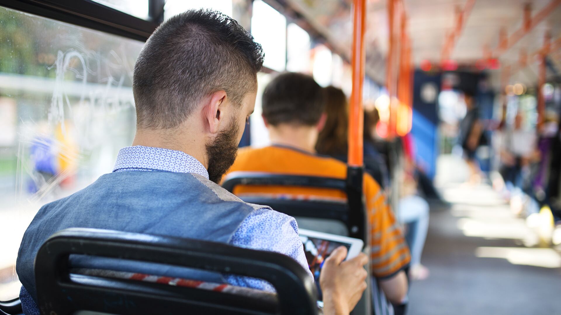 Una usuaria de TikTok compartió su frustración tras un incidente en el colectivo, resaltando la importancia de respetar las normas de convivencia (Getty)