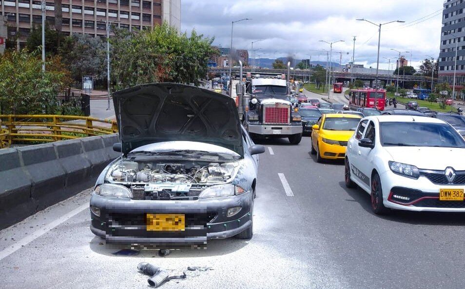 Las autoridades ya controlaron la conflagración en Teusaquillo - crédito @BogotaTransito/X