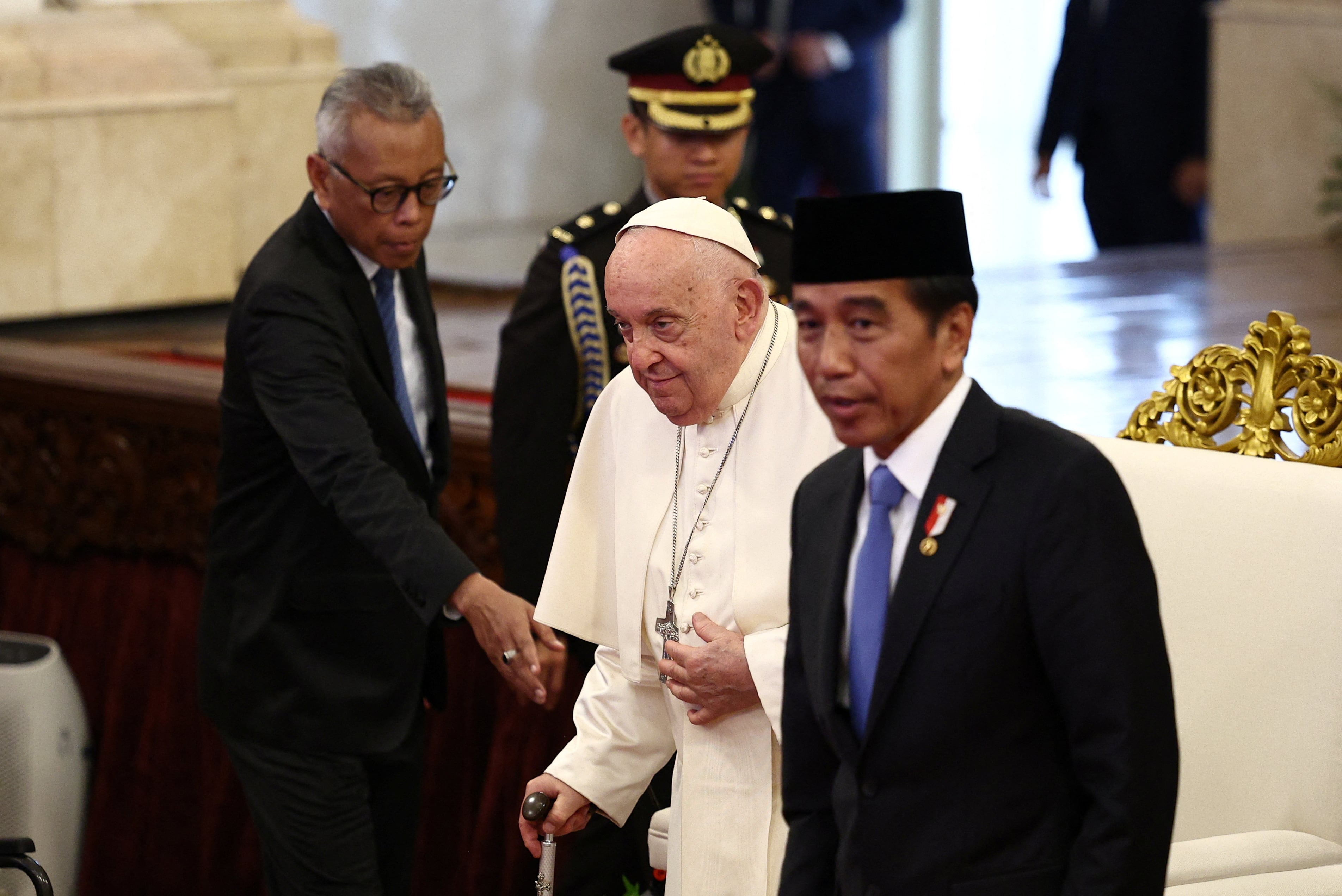 En su discurso en Yakarta, el sumo pontífice destacó la importancia de promover la armonía entre las distintas religiones en un país donde una pequeña minoría católica convive con la mayor población musulmana del mundo (REUTERS/Guglielmo Mangiapane)