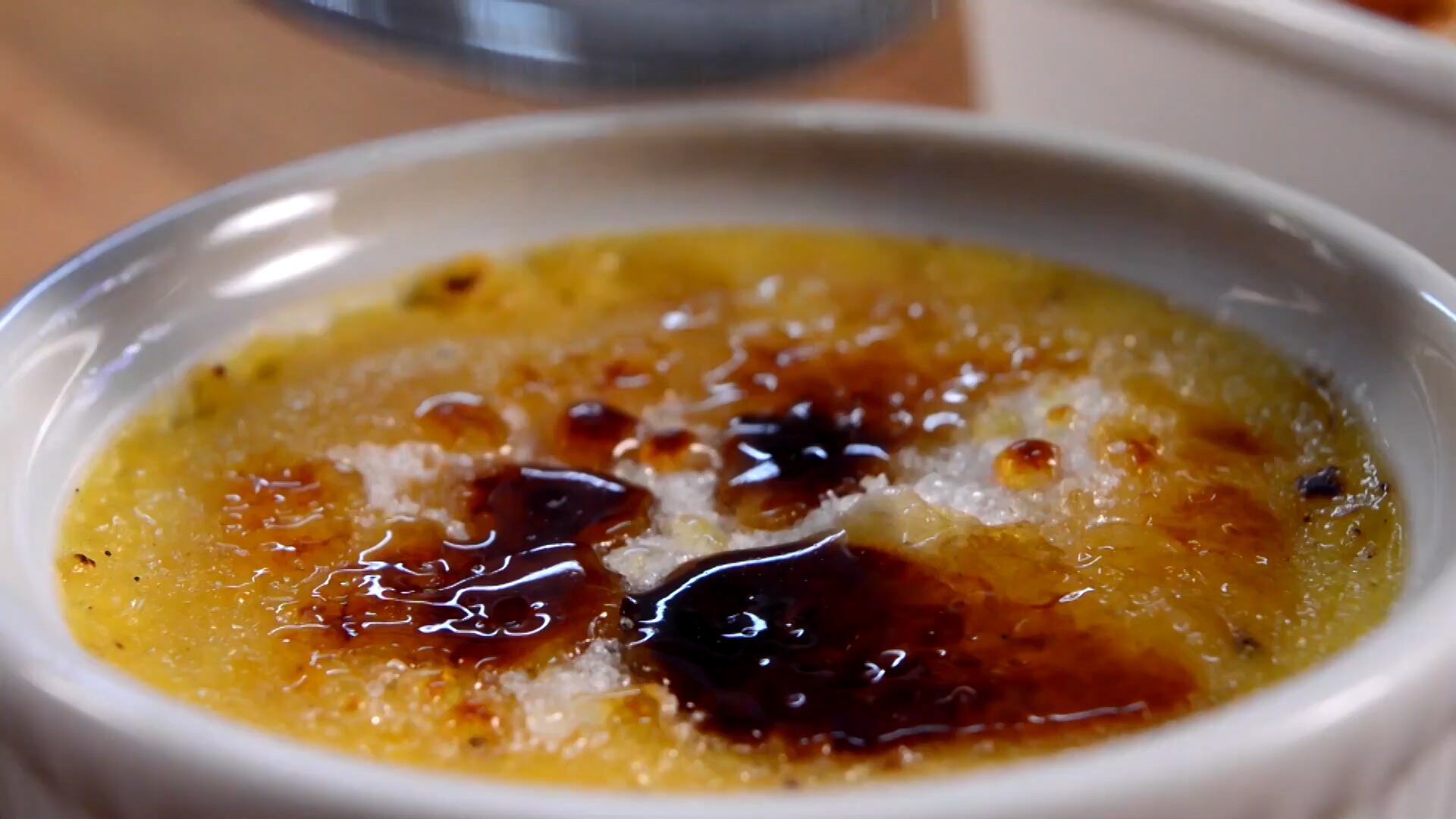 Lo característico del postre es su fina capa de caramelo que contrasta con la suavidad de la crema