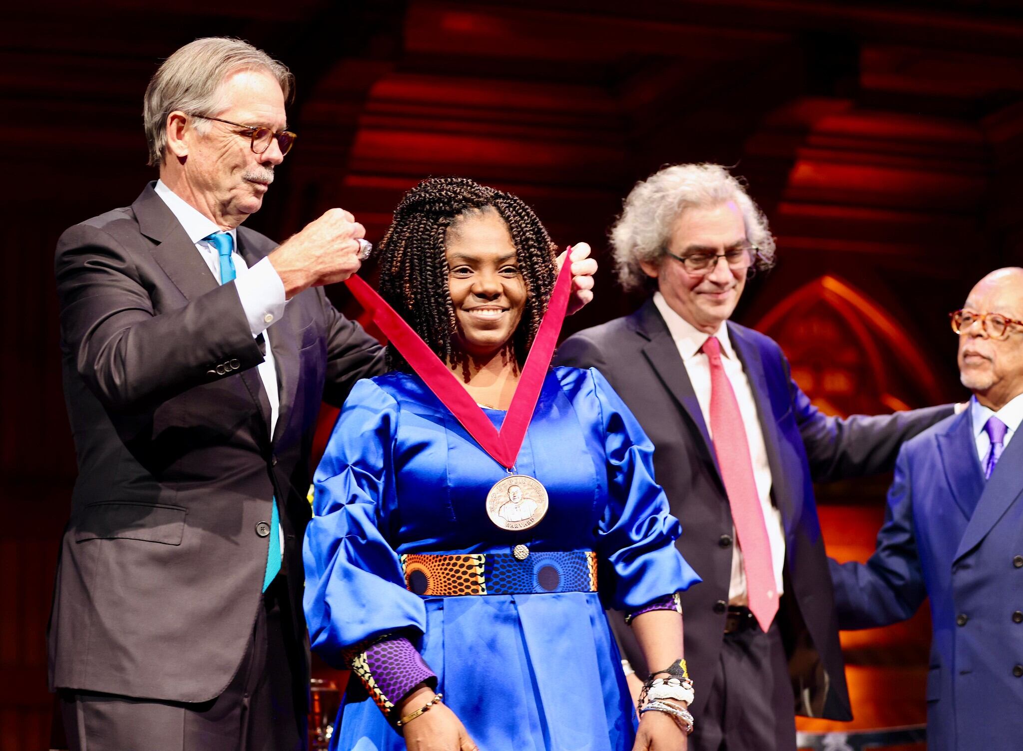 La vicepresidenta Francia Márquez recibió la prestigiosa Medalla ‘W.E.B. Du Bois’ en una ceremonia celebrada en el Teatro Sanders de la Universidad de Harvard - crédito Darwin Torres/Vicepresidencia