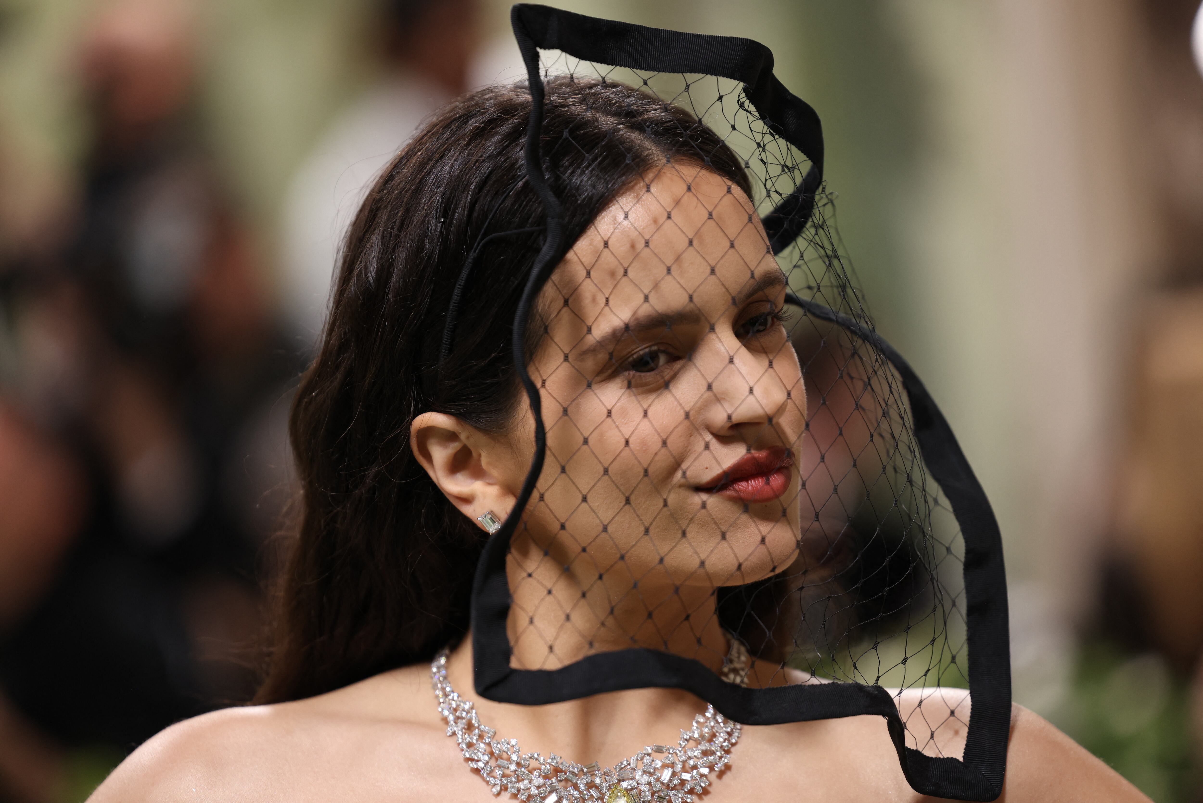 Rosalía, en la MET Gala. REUTERS/Andrew Kelly