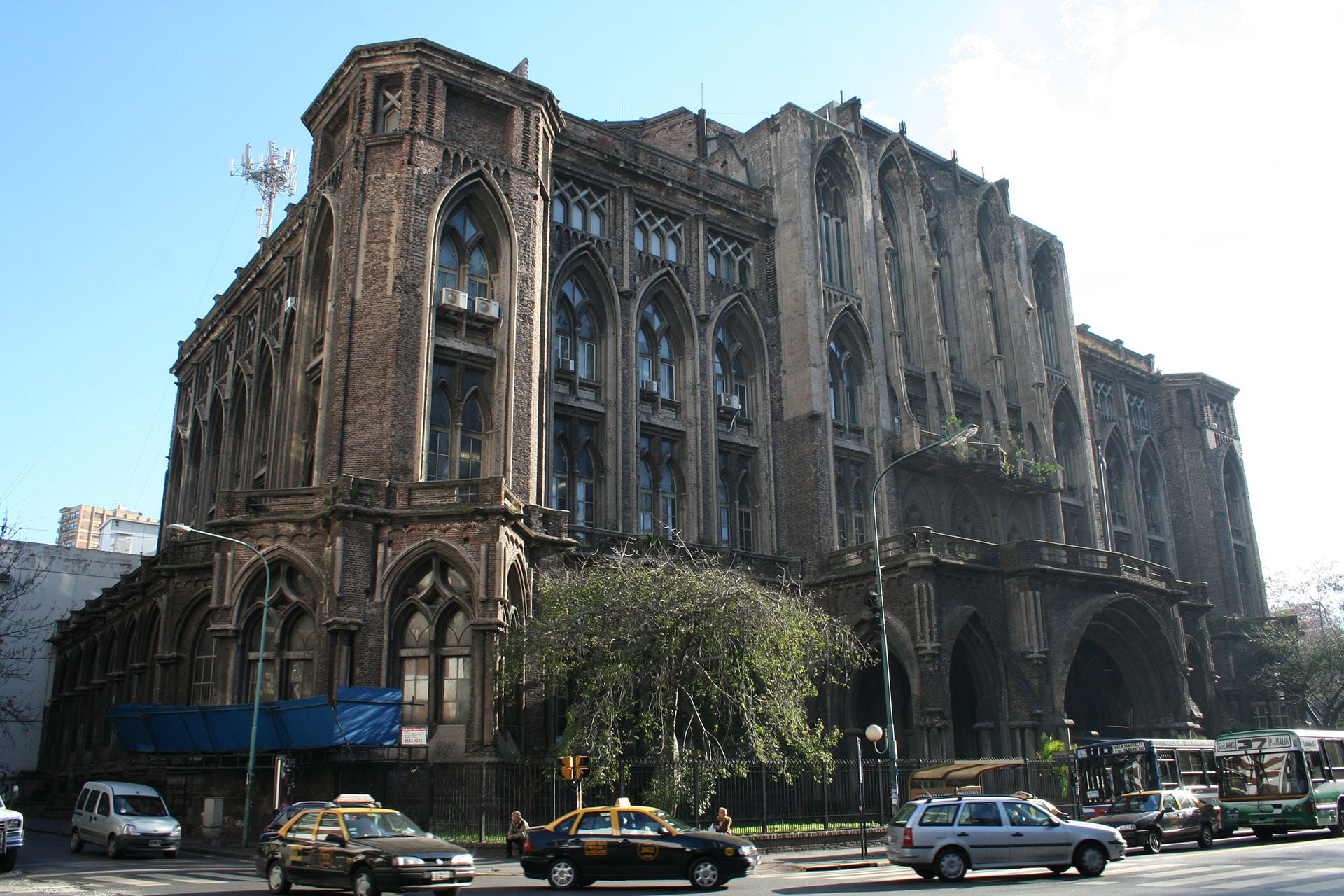 Universidad de Ingeniería de la calle Las Heras en Recoleta UBA Facultad