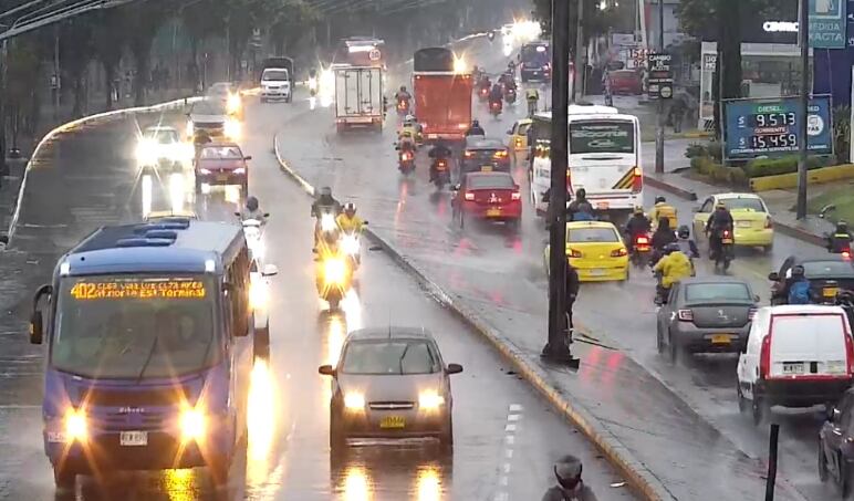 Empozamiento de agua -Luvias en Bogotá - crédito @BogotaTransito / X