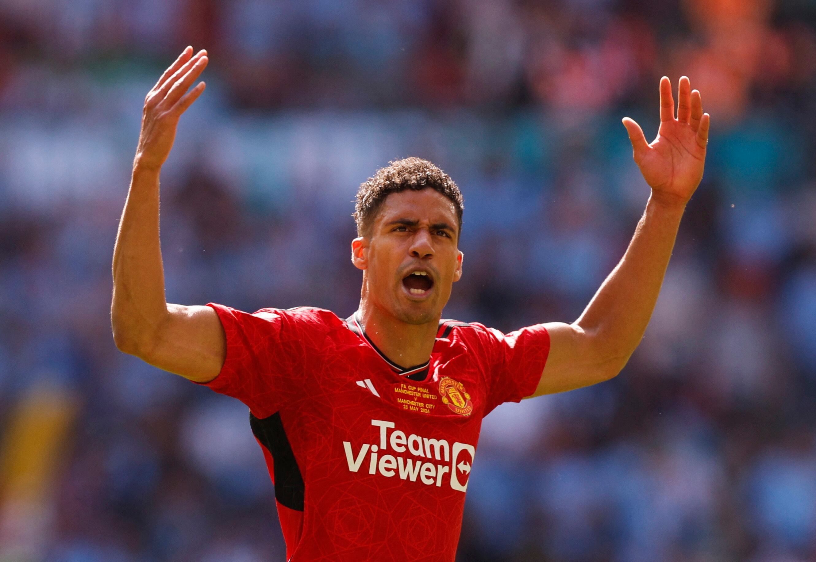 Raphael Varane jugó 95 compromisos con dos goles y una asistencia en Manchester United (Reuters/Andrew Couldridge)