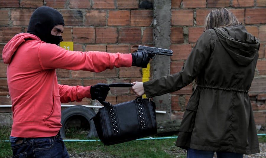 Los casos de fleteo en todo el país suelen dispararse a mitad y final de año, momentos en los que pagan las primas de servicio - crédito Colprensa