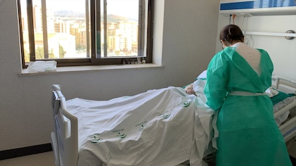 Cuánto cobra un auxiliar de enfermería en Canarias: sueldo base, paga extra, complementos y productividad
