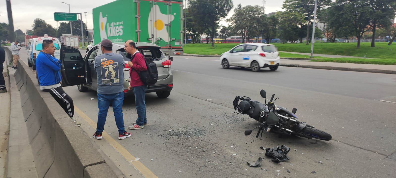 Unidades de tránsito apoyan las labores en el punto tras el accidente - crédito @BogotaTransito/X