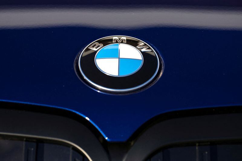 BMW North America anunció el retiro de más de 390.000 vehículos en EEUU. (REUTERS/Bob Strong/Archivo)