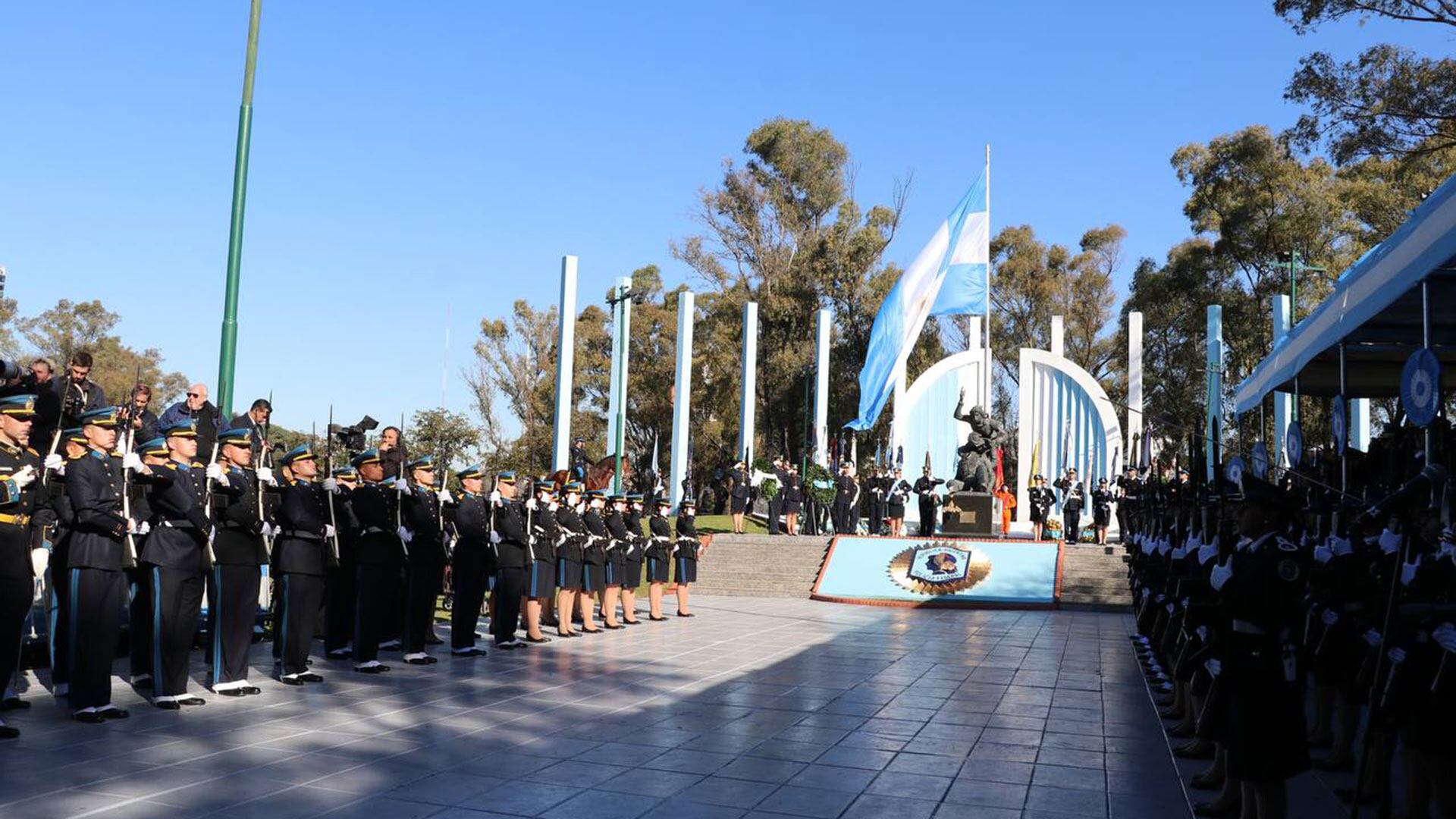 homenaje Milei a Policías Caidos en Cumplimiento del Deber