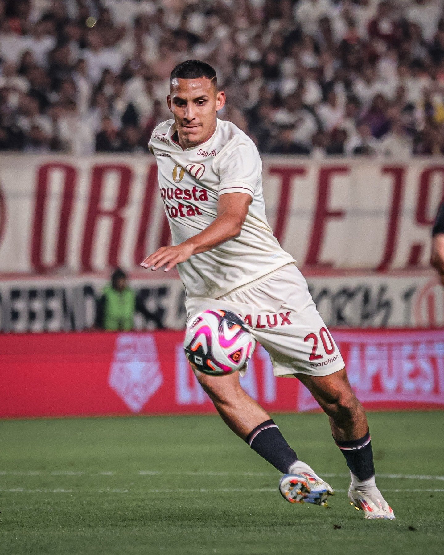 Alex Valera es el goleador de Universitario con 11 tantos.