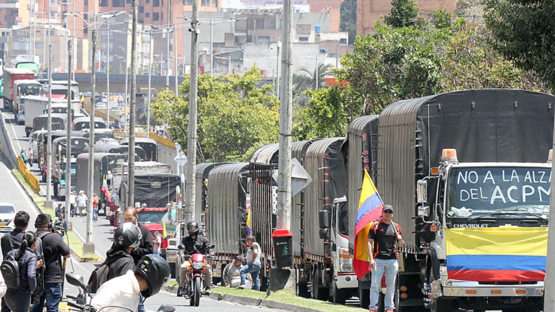 Cinco días de bloqueos en las principales vías de Bogotá dejó el paro de camioneros - crédito Leonardo Castro/Colprensa