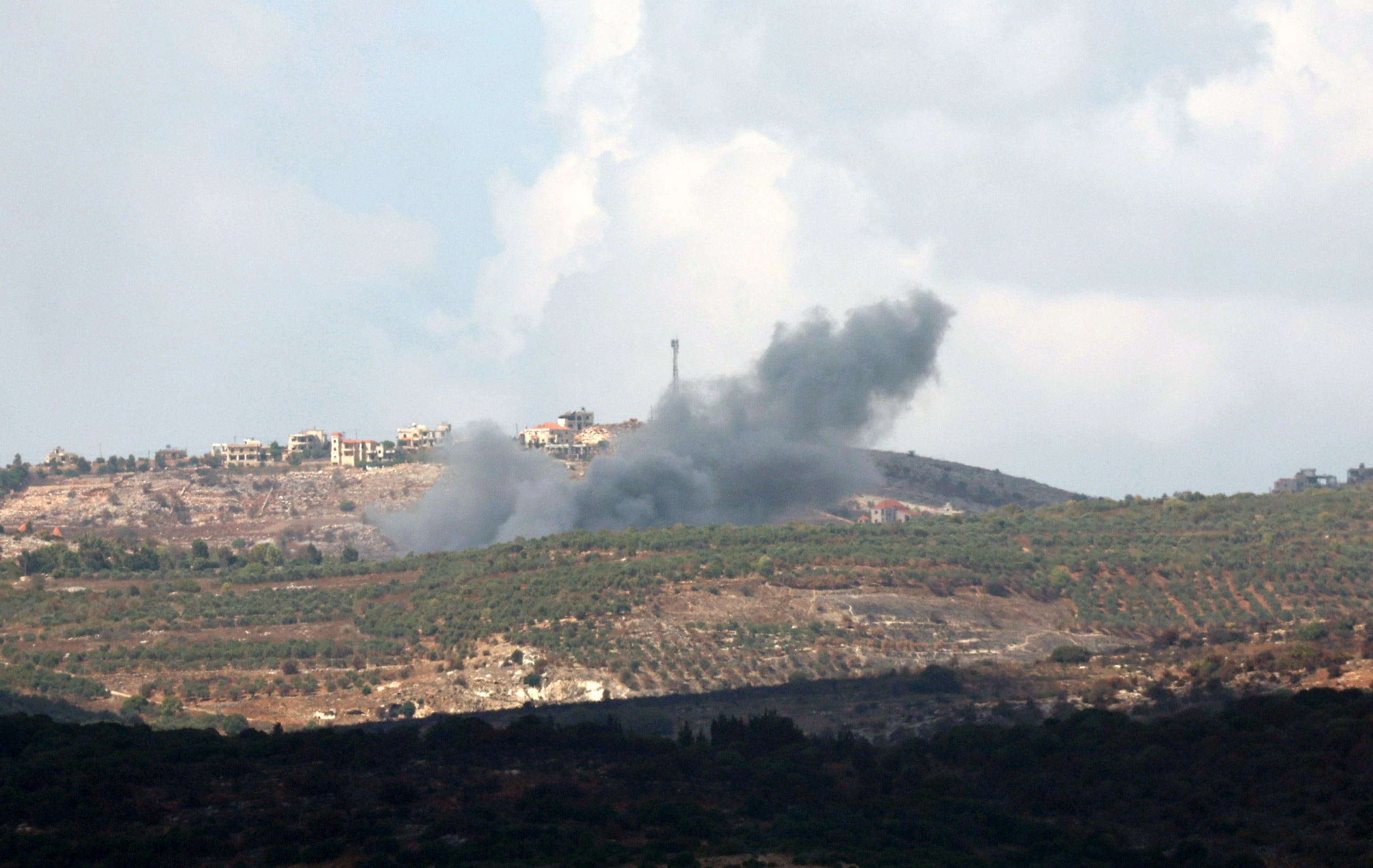 Israel dice que ha alcanzado 300 objetivos de Hizbulá en sus ataques de las últimas horas