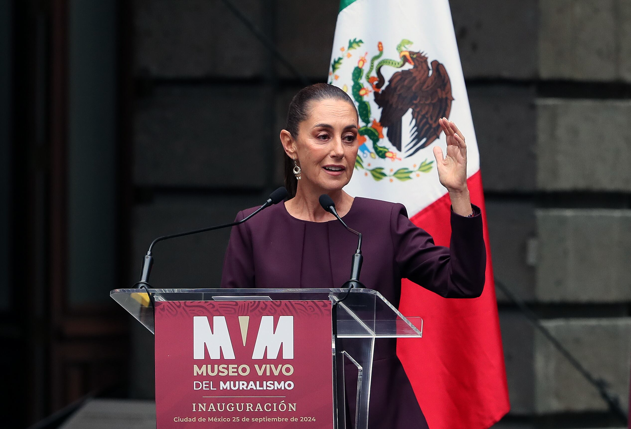 La presidenta electa de México, Claudia Sheinbaum, habla durante un acto protocolario este miércoles en la Secretaría de Educación Pública de Ciudad de México (México). EFE/ Mario Guzmán
