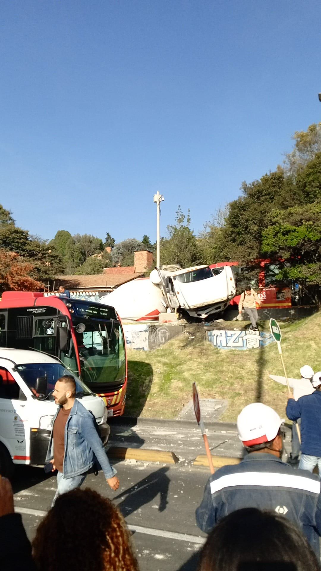 Debido a esto se presentan problemas de movilidad en esta vía que sirve como punto de entrada y salida a la localidad situada al noroccidente de la capital - crédito Julian Mendez/Facebook