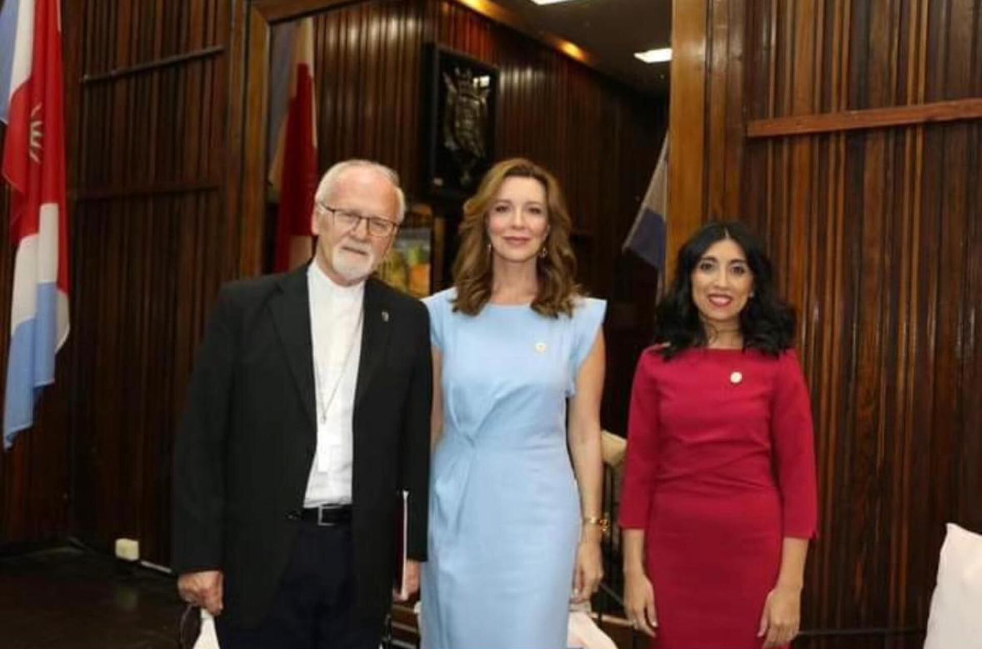 Vicente Bokalic Iglic Nunzia Locatelli y Cintia Suarez