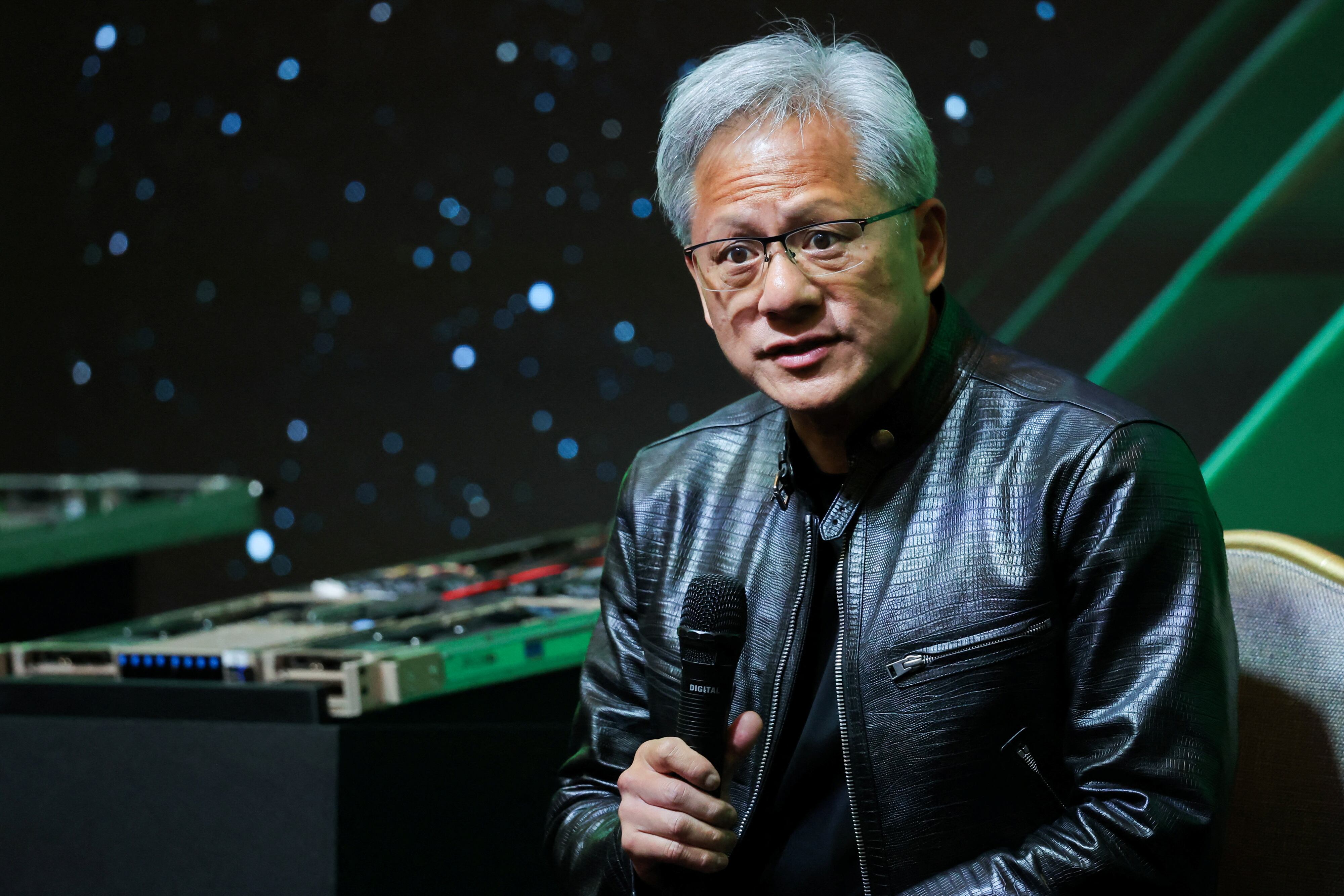 El CEO de Nvidia es Jensen Huang, quien podría considerarse una figura clave del sector de inteligencia artificial. REUTERS/Ann Wang