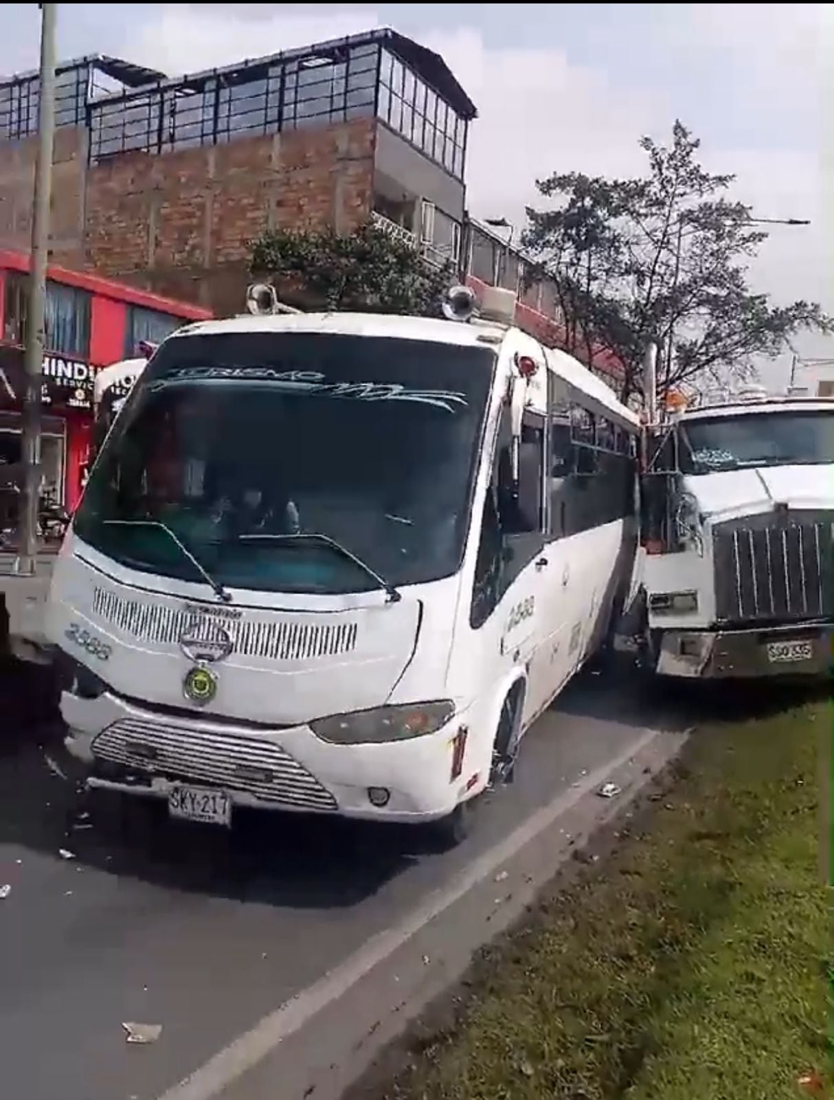 Por más de 2 horas estuvo cerrado el carril de la av. Boyacá por accidente - crédito Bogotá Tránsito/X