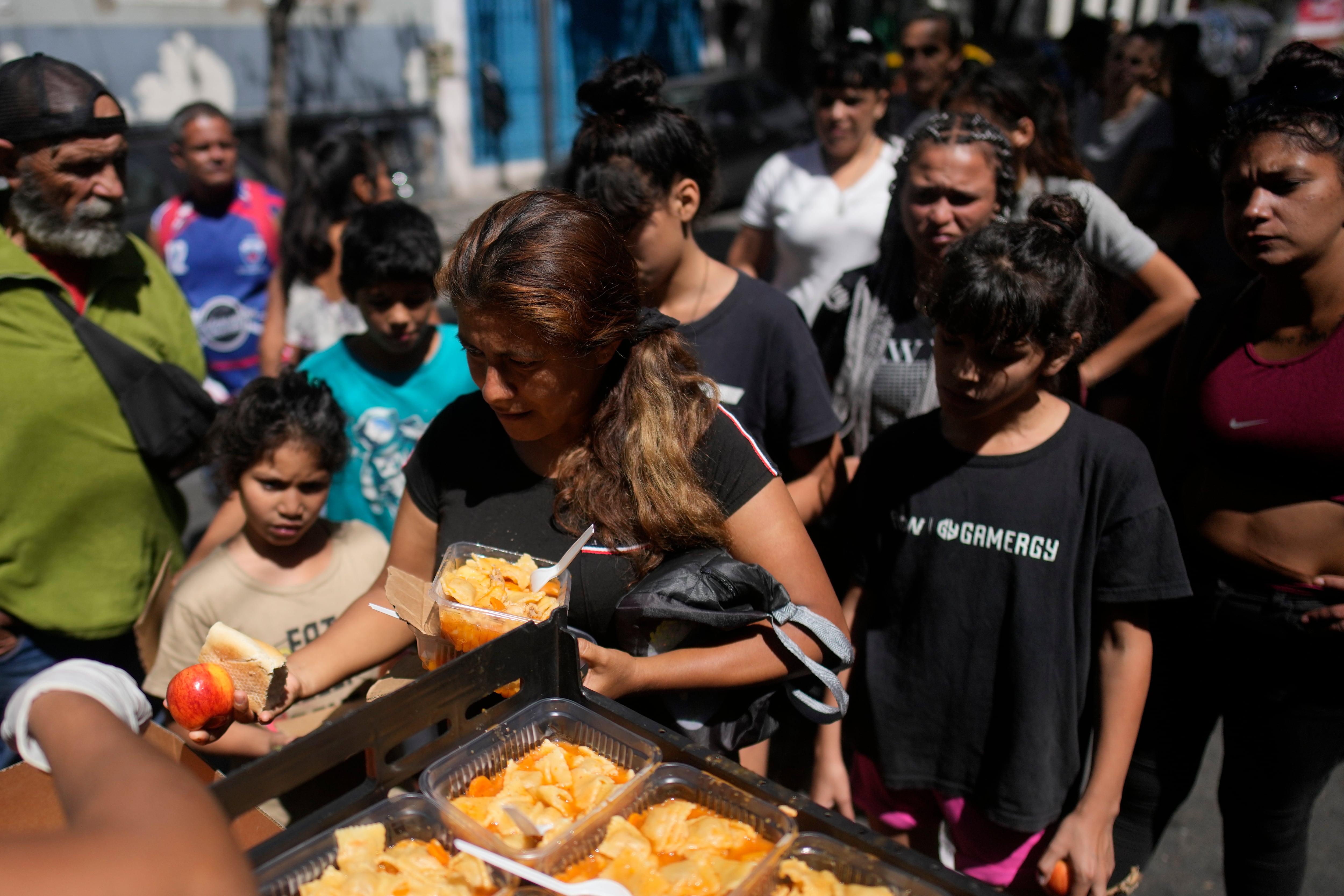 El Gobierno tiene previsto asistir a más de 23,5 millones de personas por mes en 2025