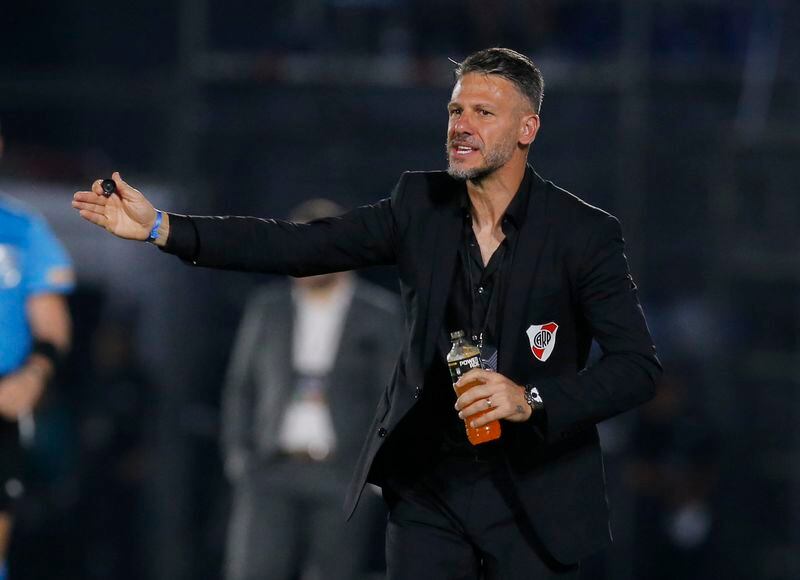 Foto de archivo del entrenador del club de fútbol argentino River Plate Martín Demichelis, en Asunción, Paraguay, el 24 de abril de 2024. REUTERS/César Olmedo