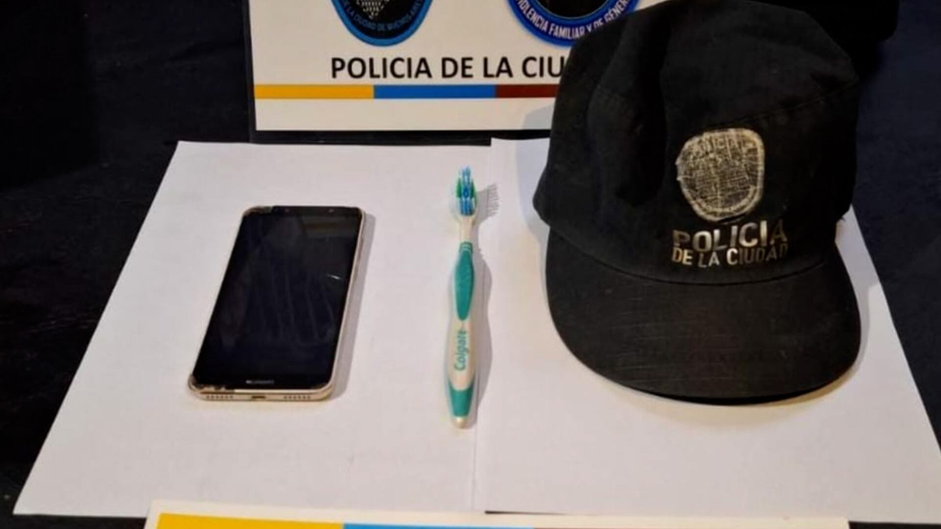 MENSAJE EN CÓDIGO ABUSADOR POLICÍA CIUDAD