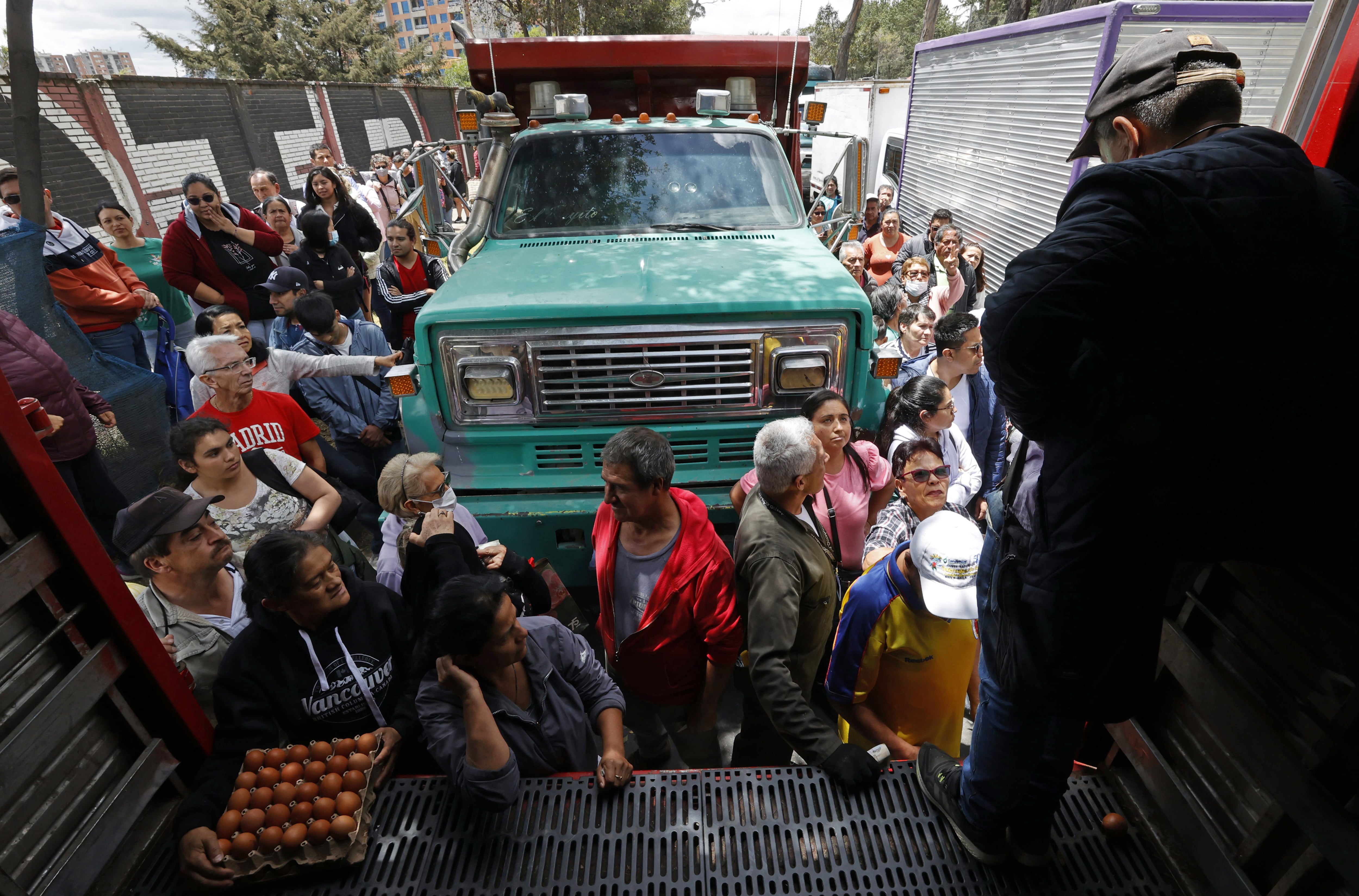 Los agricultores fueron uno de las personas más afectadas por el paro de camioneros que ocasionó la subida del Acpm - crédito Mauricio Dueñas/EFE