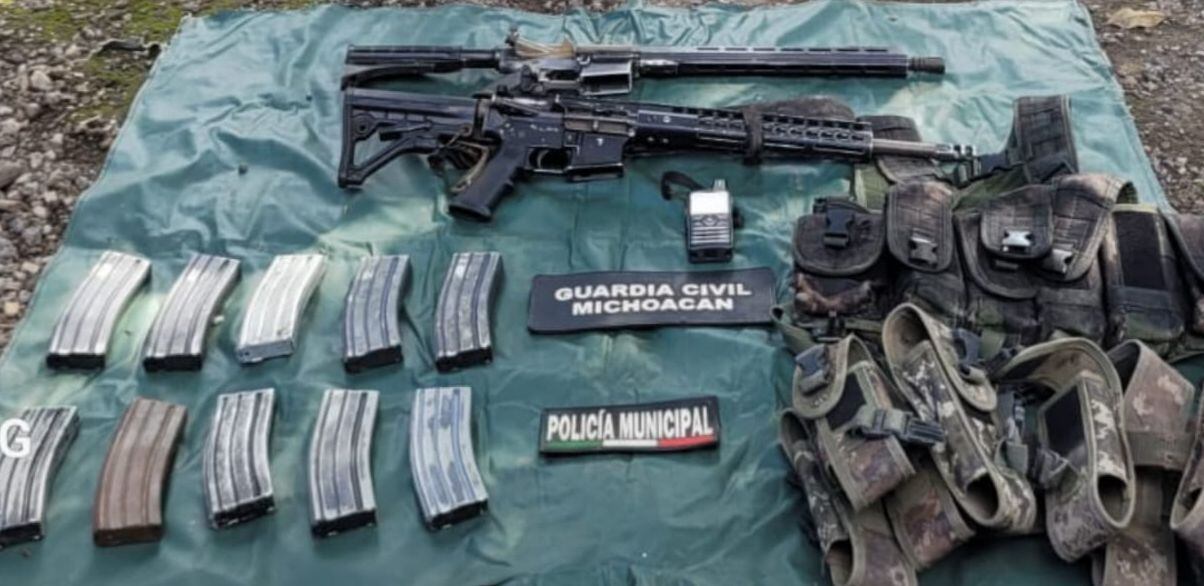 Armas aseguradas en Apatzingán