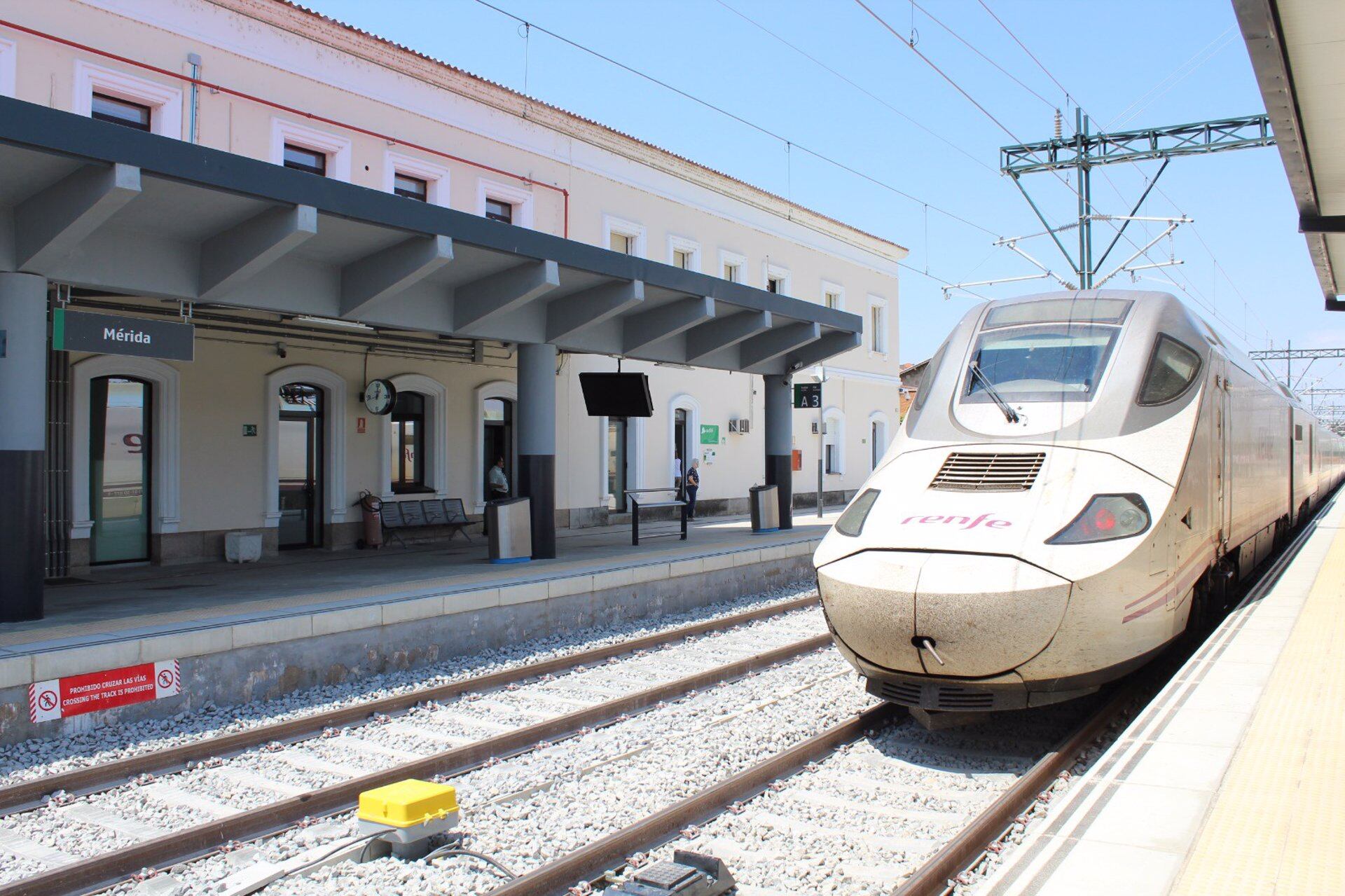 Tren Alvia en la Estación de Mérida (RENFE/Europa Press)