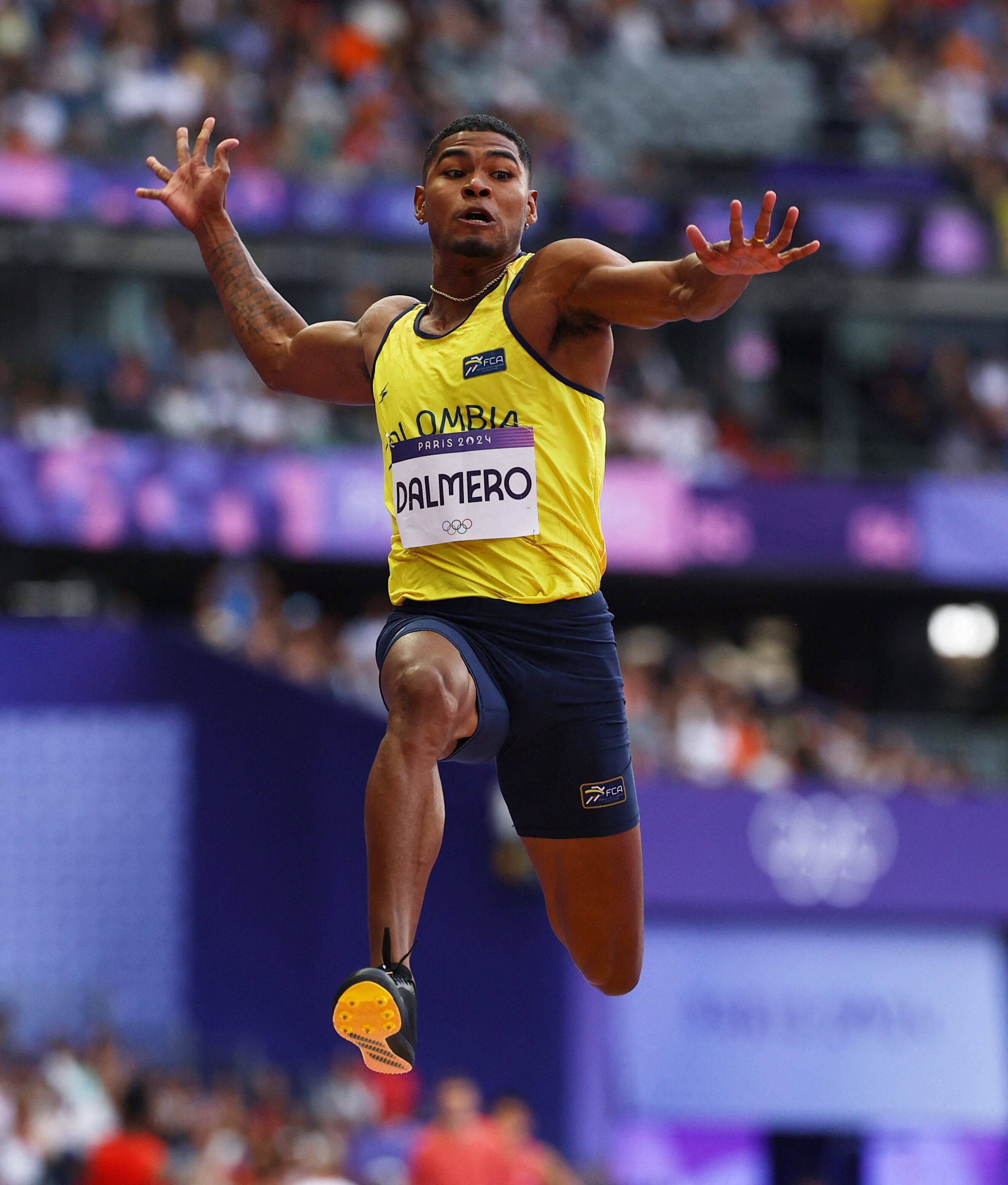 Paris 2024 Olympics - Athletics - Men's Long Jump Qualification - Stade de France, Saint-Denis, France - August 04, 2024. Arnovis Dalmero of Colombia in action. REUTERS/Kai Pfaffenbach