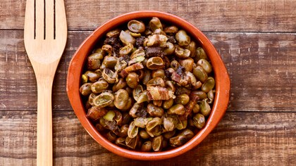 Receta de habas a la catalana, un plato tradicional y delicioso que ya se cocinaba en el Neolítico