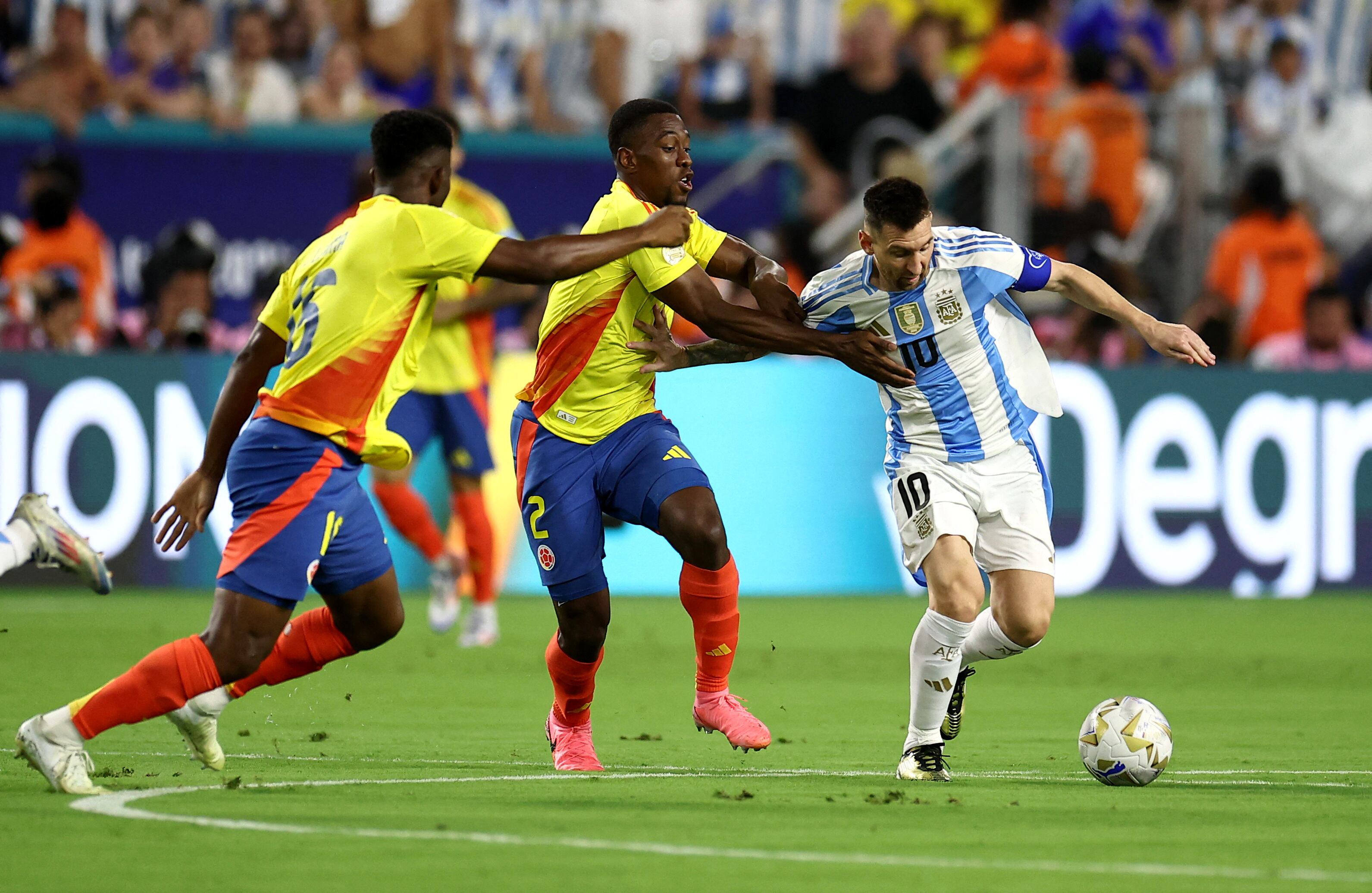 Por el otro está Colombia, que ganó una sola Copa América en 2001, cuando organizó el torneo al que no asistió la selección albiceleste (REUTERS/Agustin Marcarian)