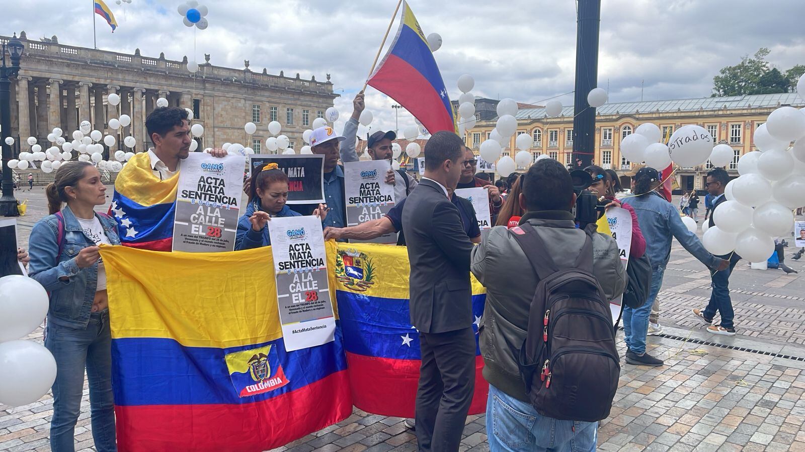 Venezolanos salieron a las calles en Bogotá recordándole al mundo que Edmundo fue el vencedor de la contienda electoral 