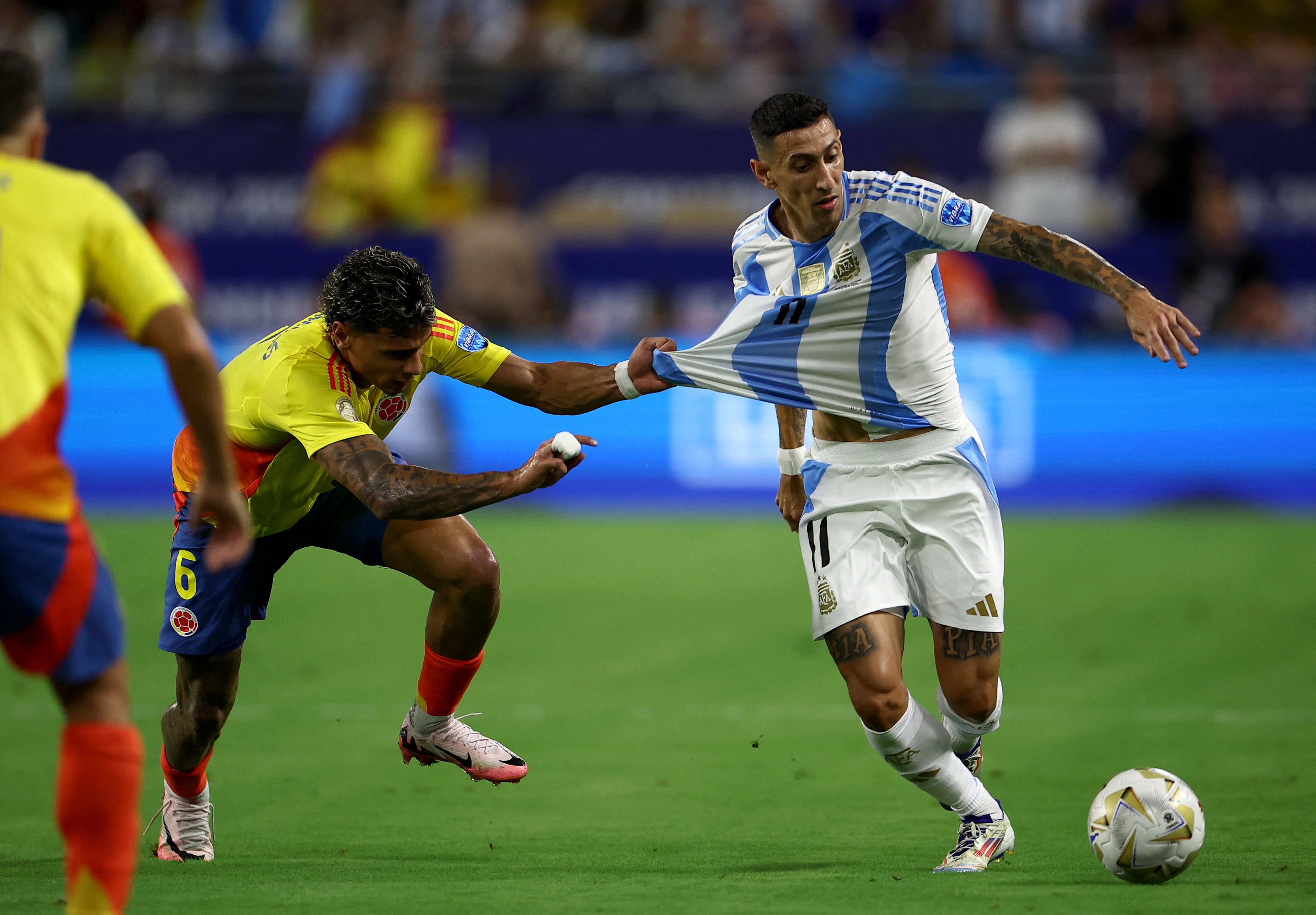 Lionel Messi y Ángel Di María juegan por última vez juntos en la selección argentina. Juntos ganaron la medalla de oro en los Juegos Olímpicos de Beijing en 2008, la Copa América en Brasil en 2021, La Finalissima en Wembley en 2022 y el Mundial en Qatar ese mismo año. En todas las finales, Fideo marcó un gol