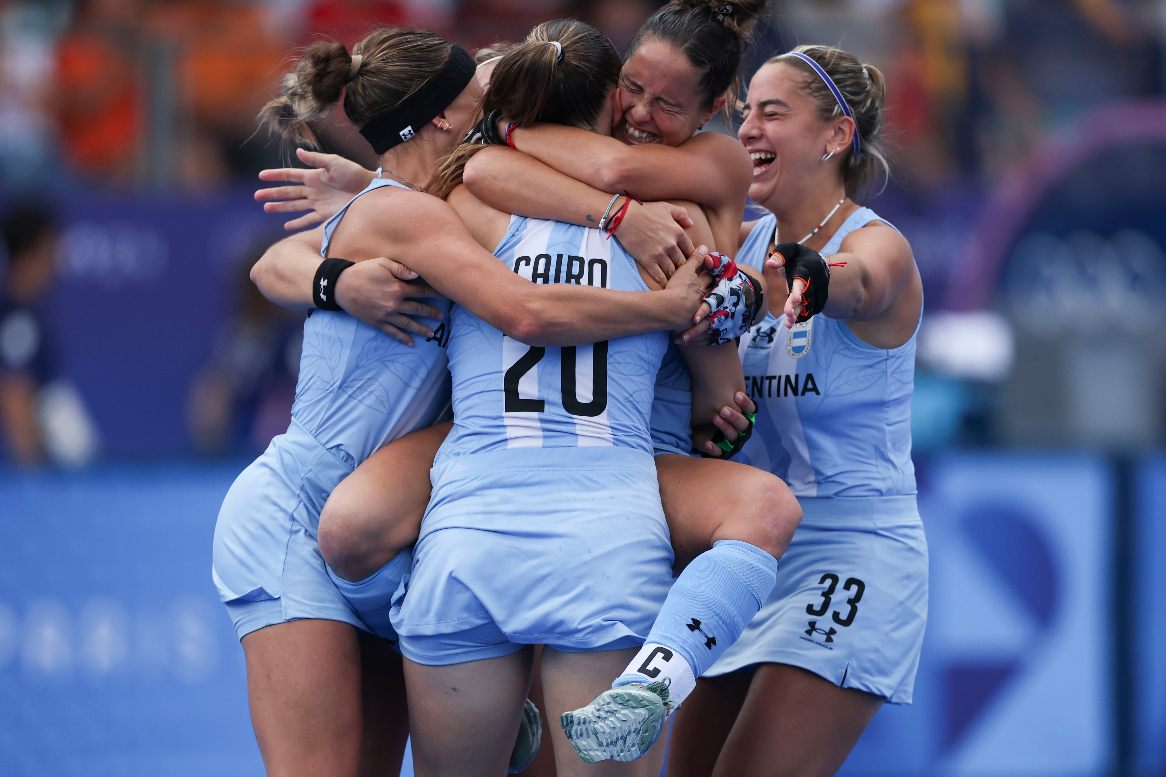 Las jugadoras argentinas de hockey celebran el bronce. EFE/ Miguel Gutiérrez 