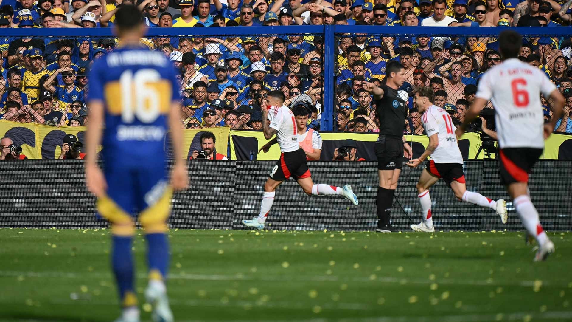 River se metió en la lucha por el título tras vencer a Boca: la tabla de posiciones de la Liga Profesional y todos los goles de la fecha 15