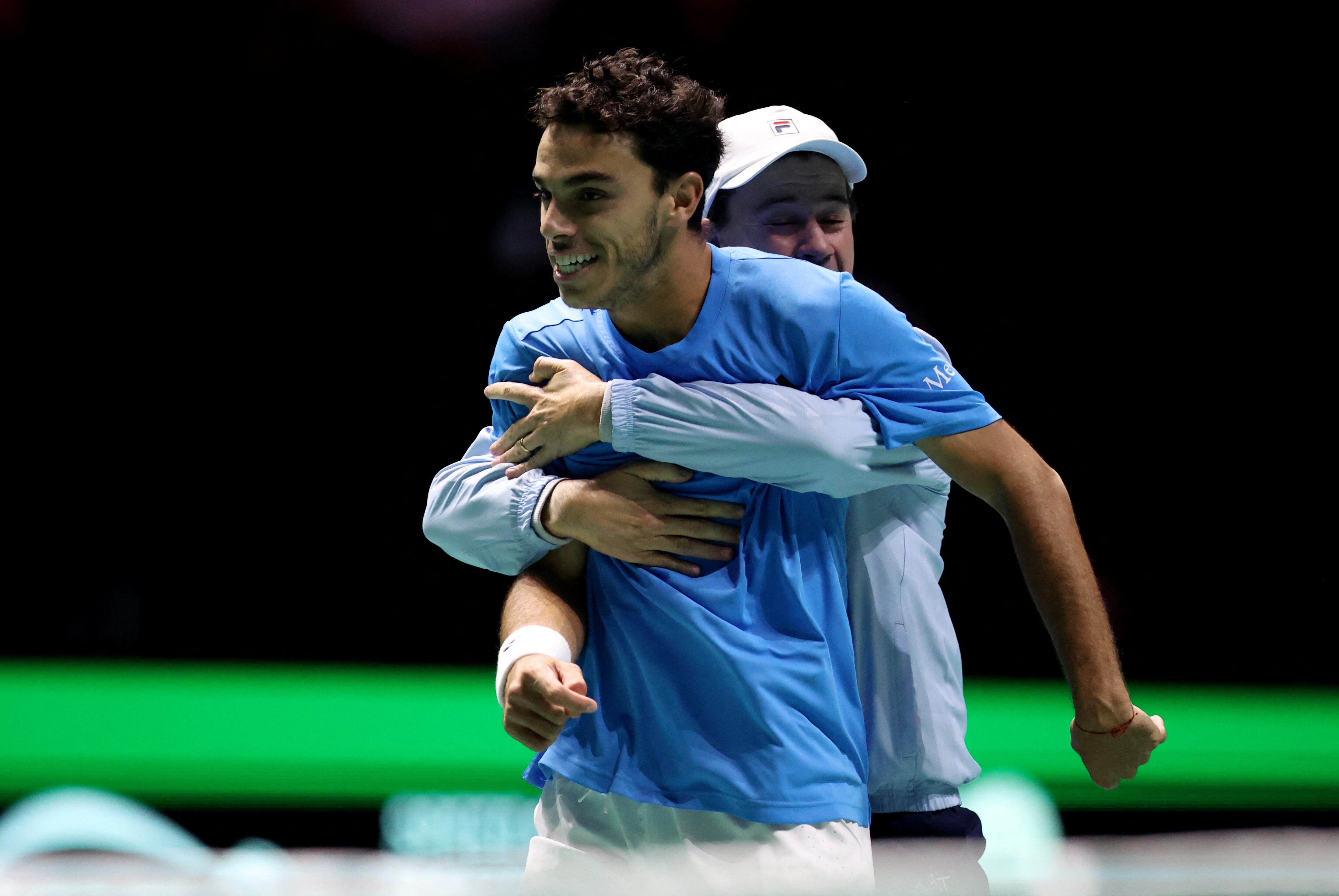 El festejo de Cerúndolo con Coria tras ganar un punto clave (Foto: Reuters/Craig Brough)