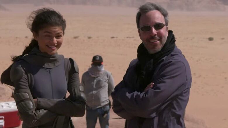 Denis Villenevue junto a Zendaya en el rodaje de 'Dune'