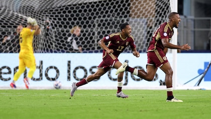 El golazo de Salomón Rondón cruzando mitad de cancha para el empate de Venezuela ante Canadá en la Copa América