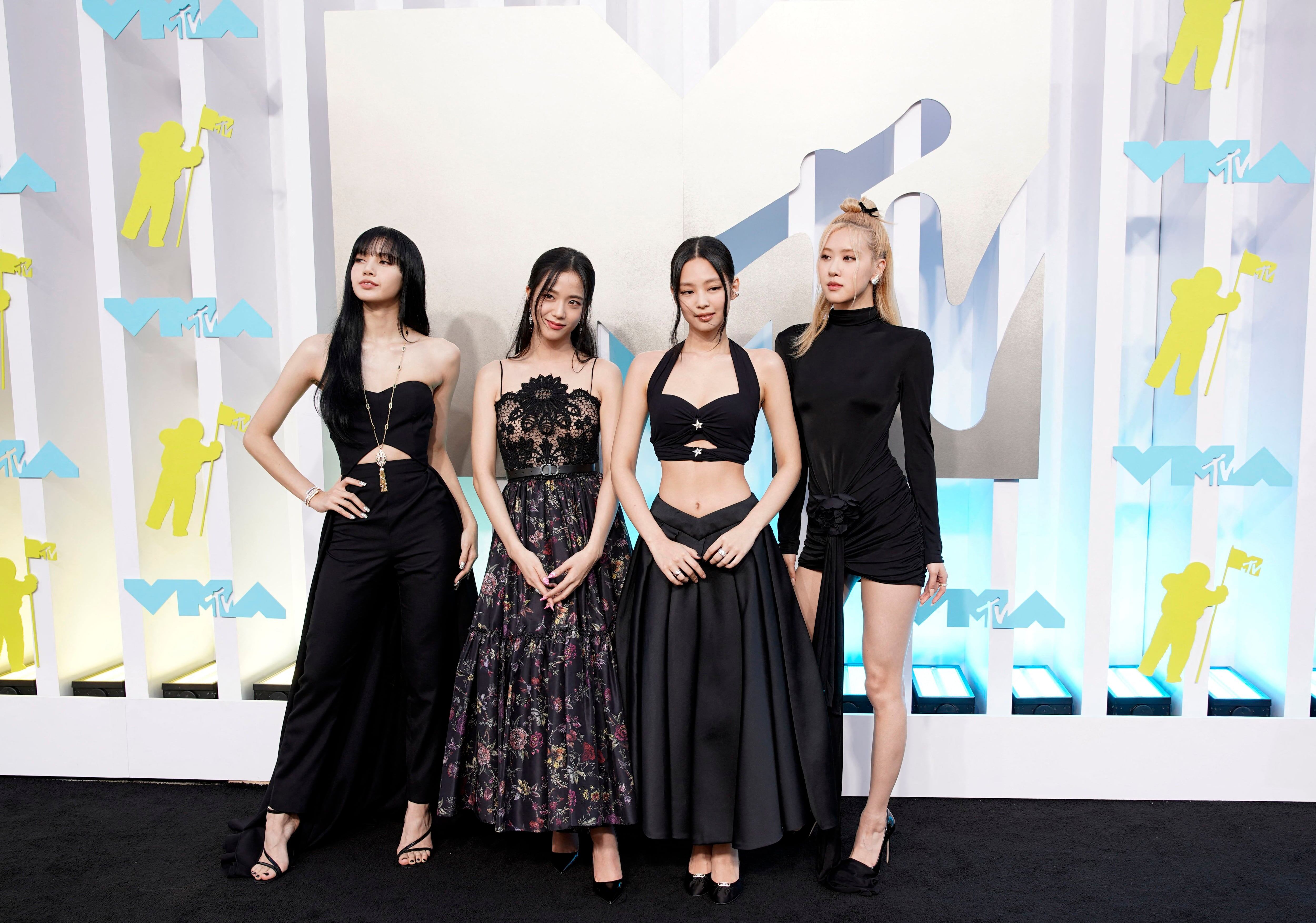 Las integrantes de BLACKPINK durante la alfombra negra de los VMA. (REUTERS/Eduardo Munoz)