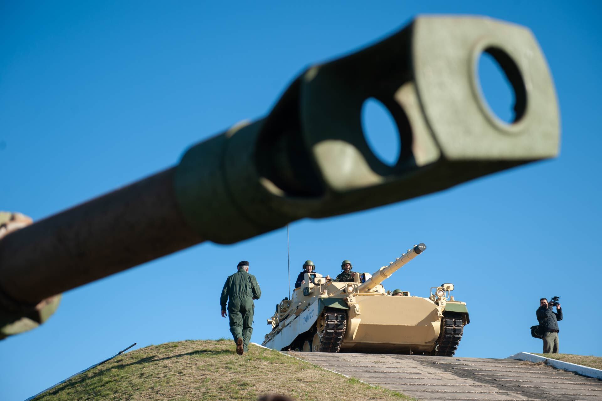 Tanques en Boulogne - Luis Petri