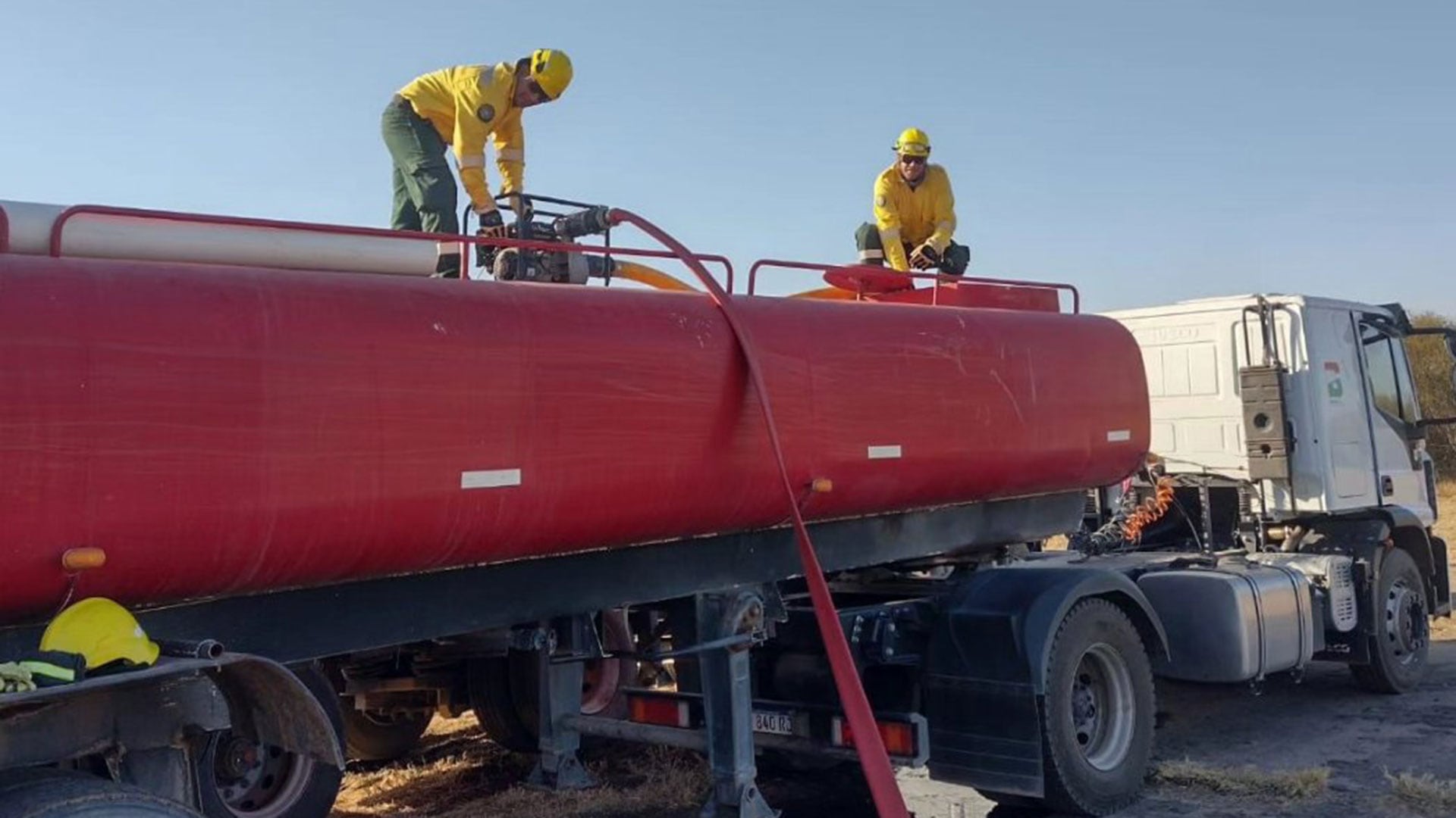 Desapareció un avión hidrante mientras combatía un incendio y buscan a su piloto